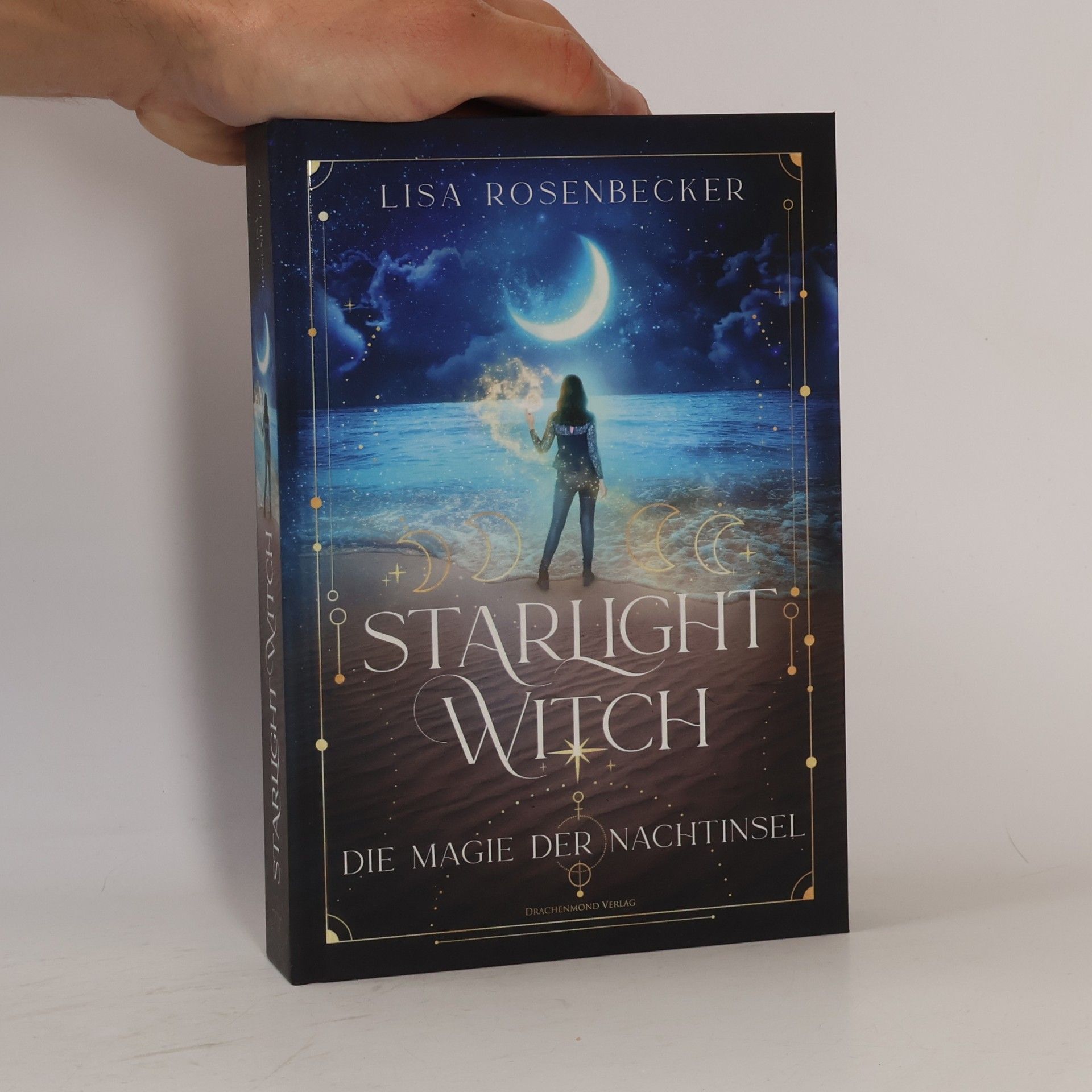 Lisa Rosenbecker Starlight Witch - Die Magie der Nachtinsel: Wohlfühl-Fantasy mit Herzklopfen-Garantie I Schmuckausgabe mit Farbschnitt-Garantie