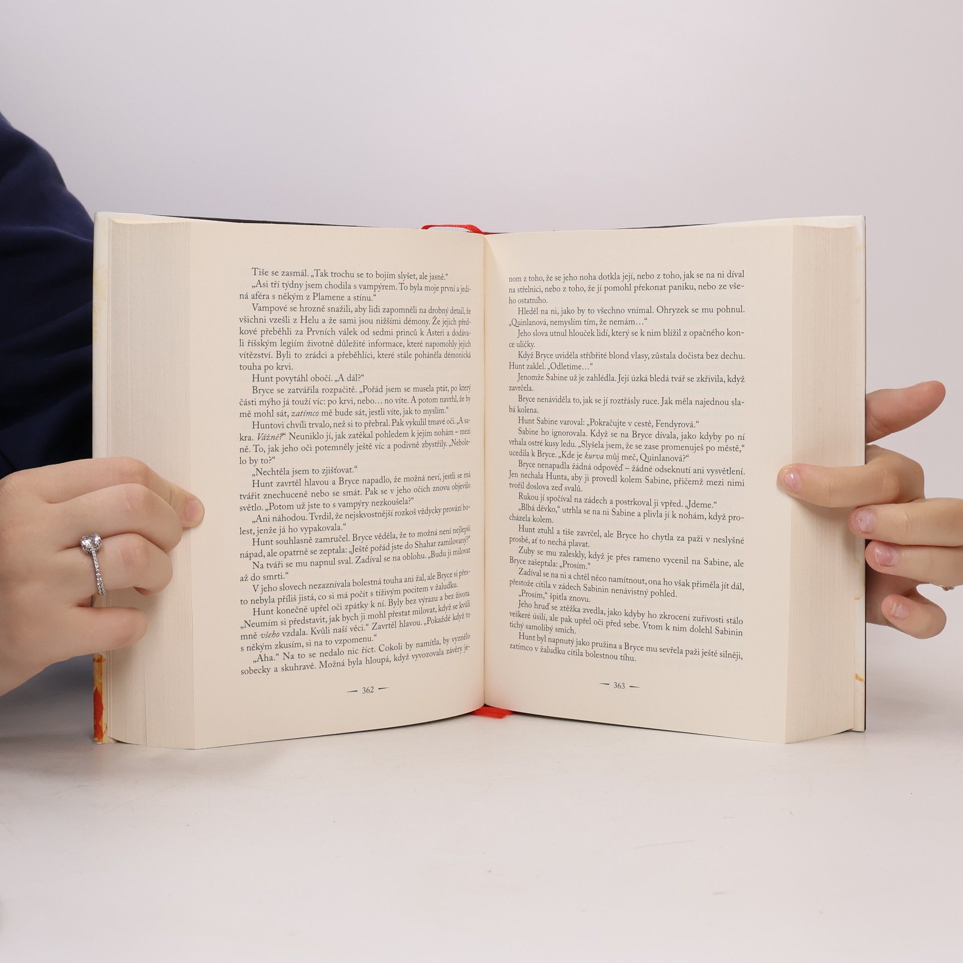 Sarah J. Maas Půlměsíční město. Rod země a krve