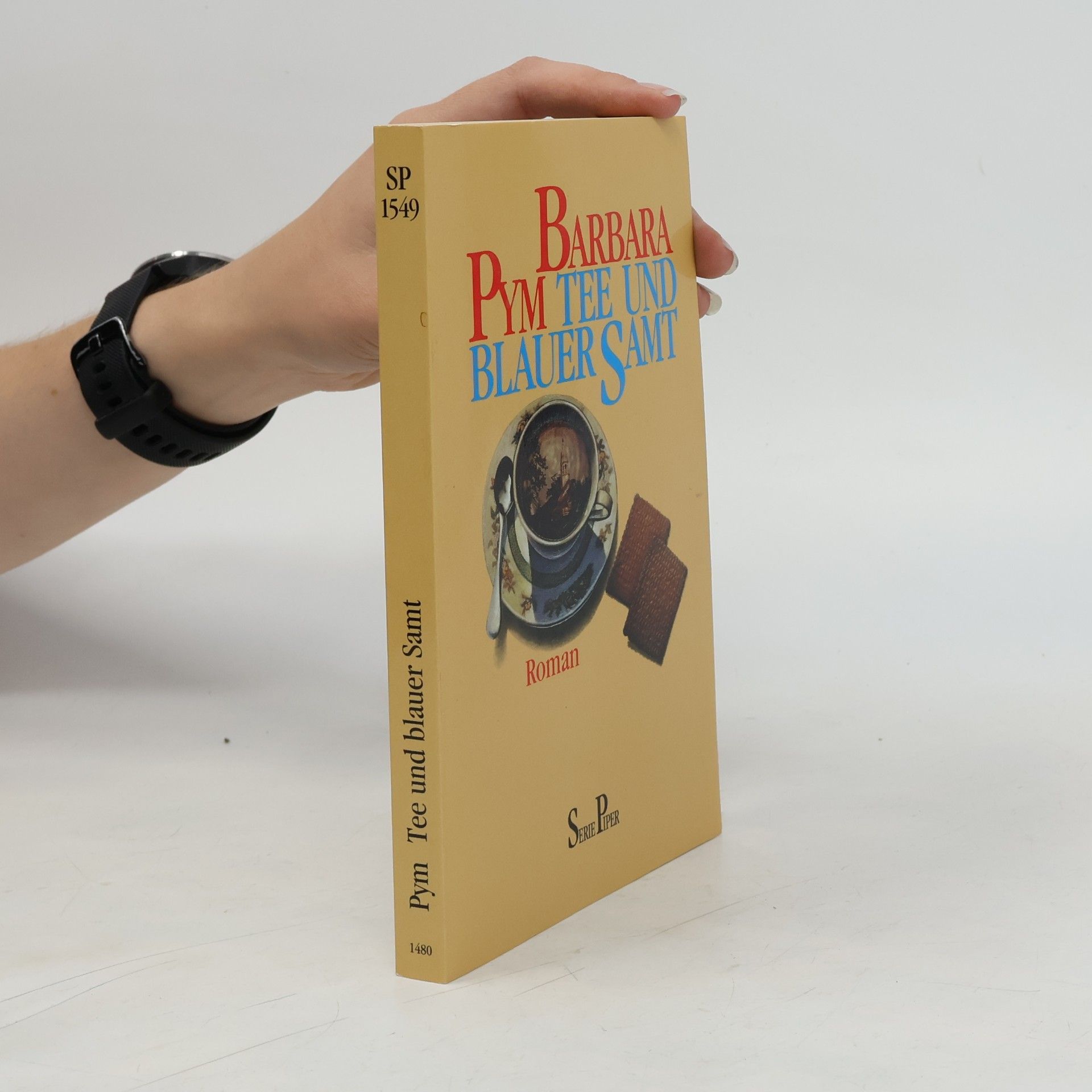 Barbara Pym Tee und blauer Samt