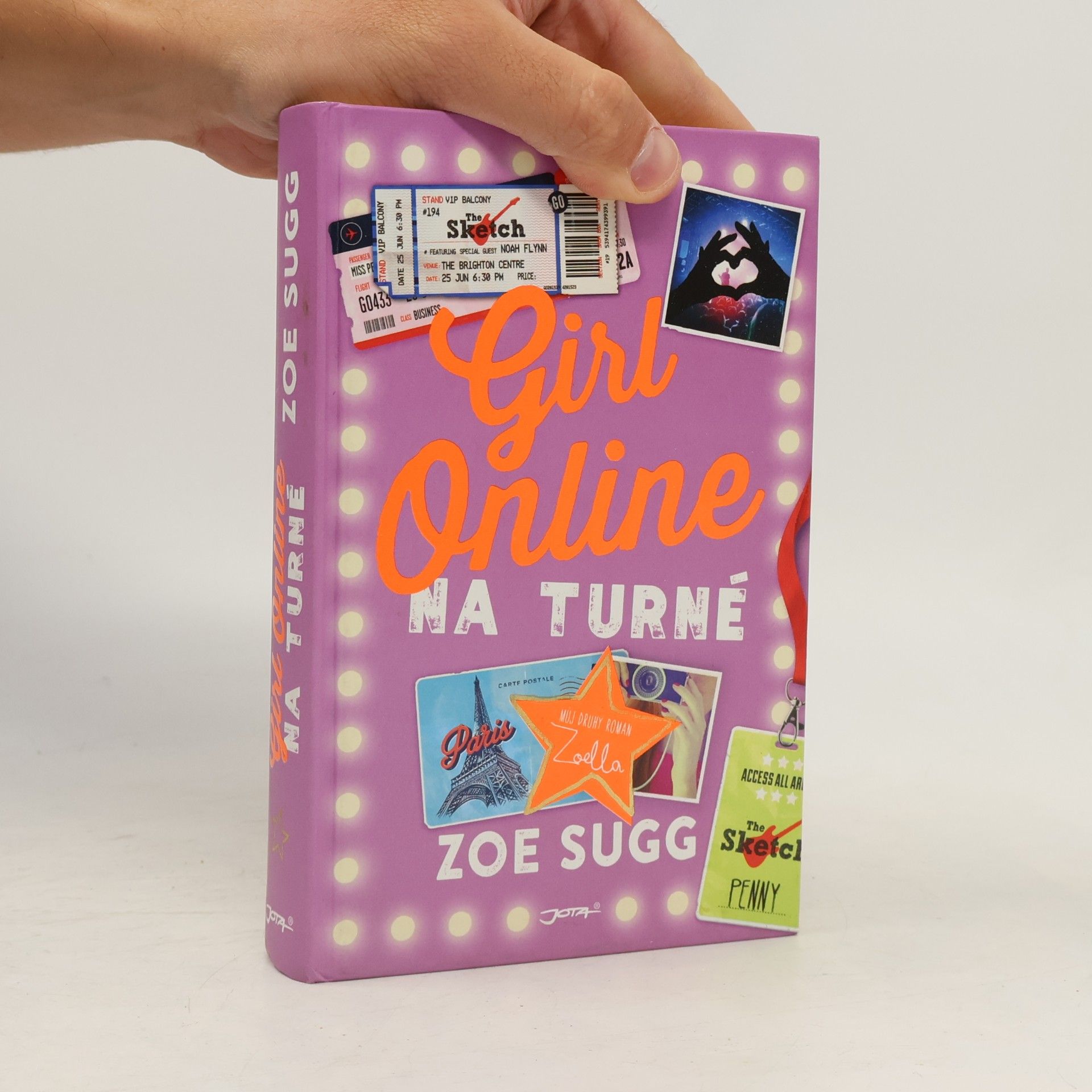 Zoe Sugg Girl Online na turné