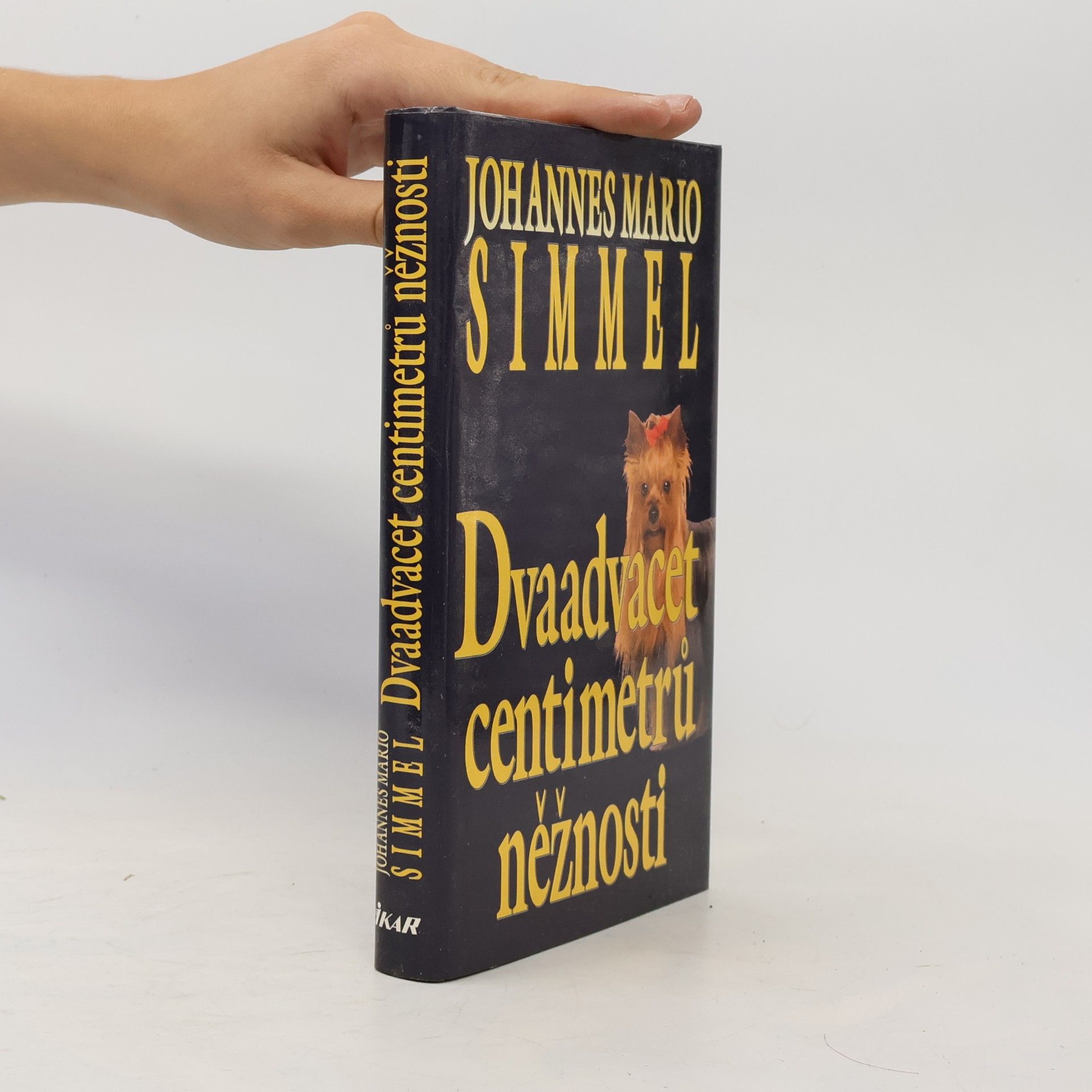 Johannes Mario Simmel Dvaadvacet centimetrů něžnosti