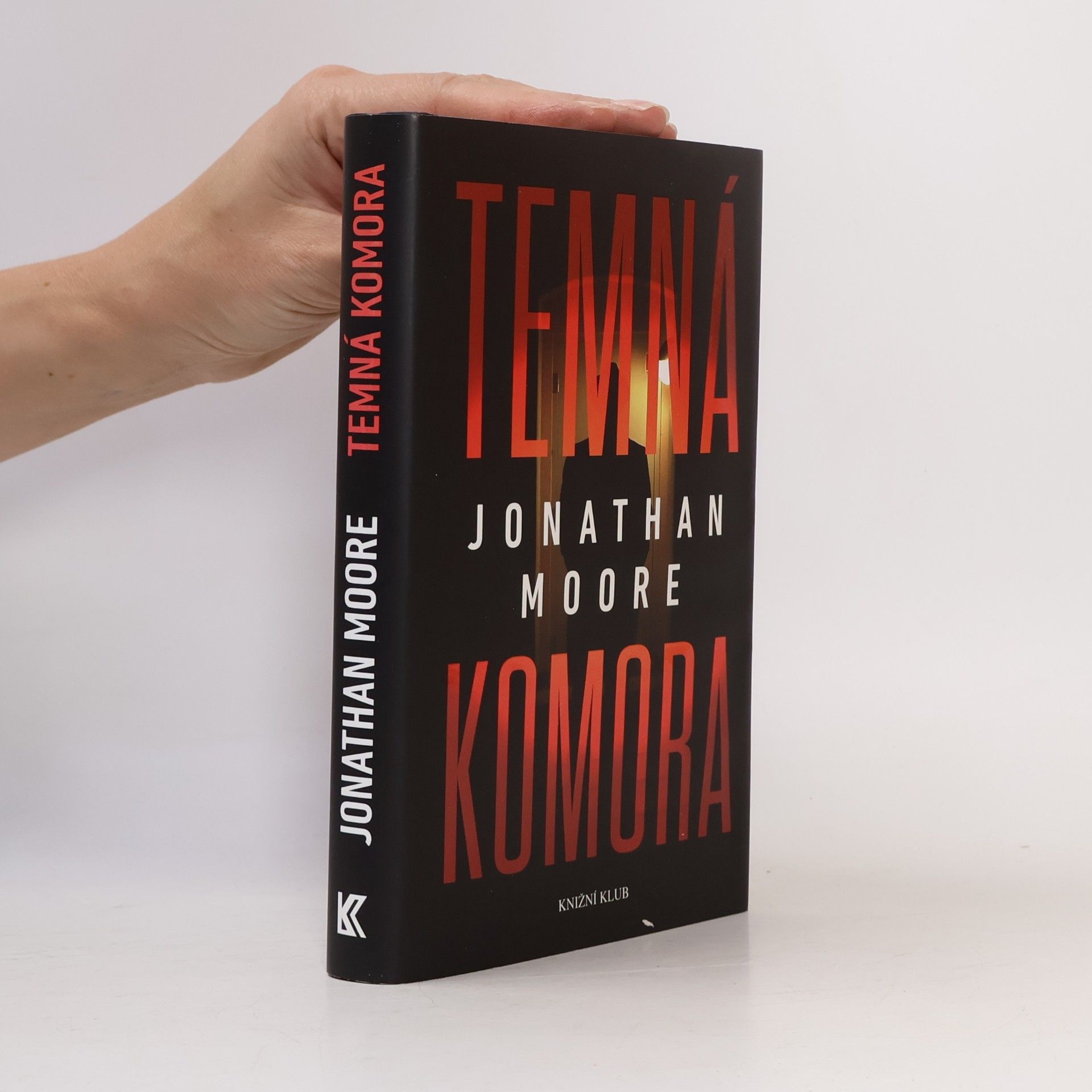 Jonathan Moore Temná komora