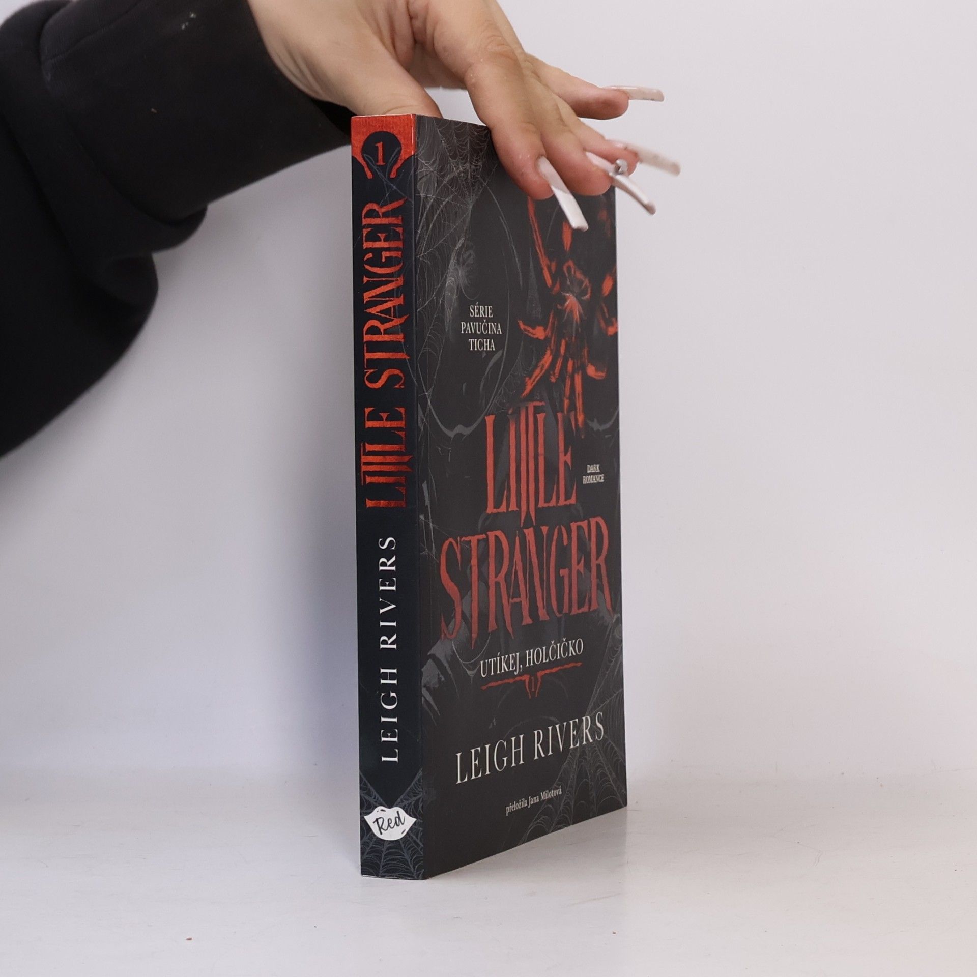 Leigh Rivers Little Stranger Utíkej, holčičko
