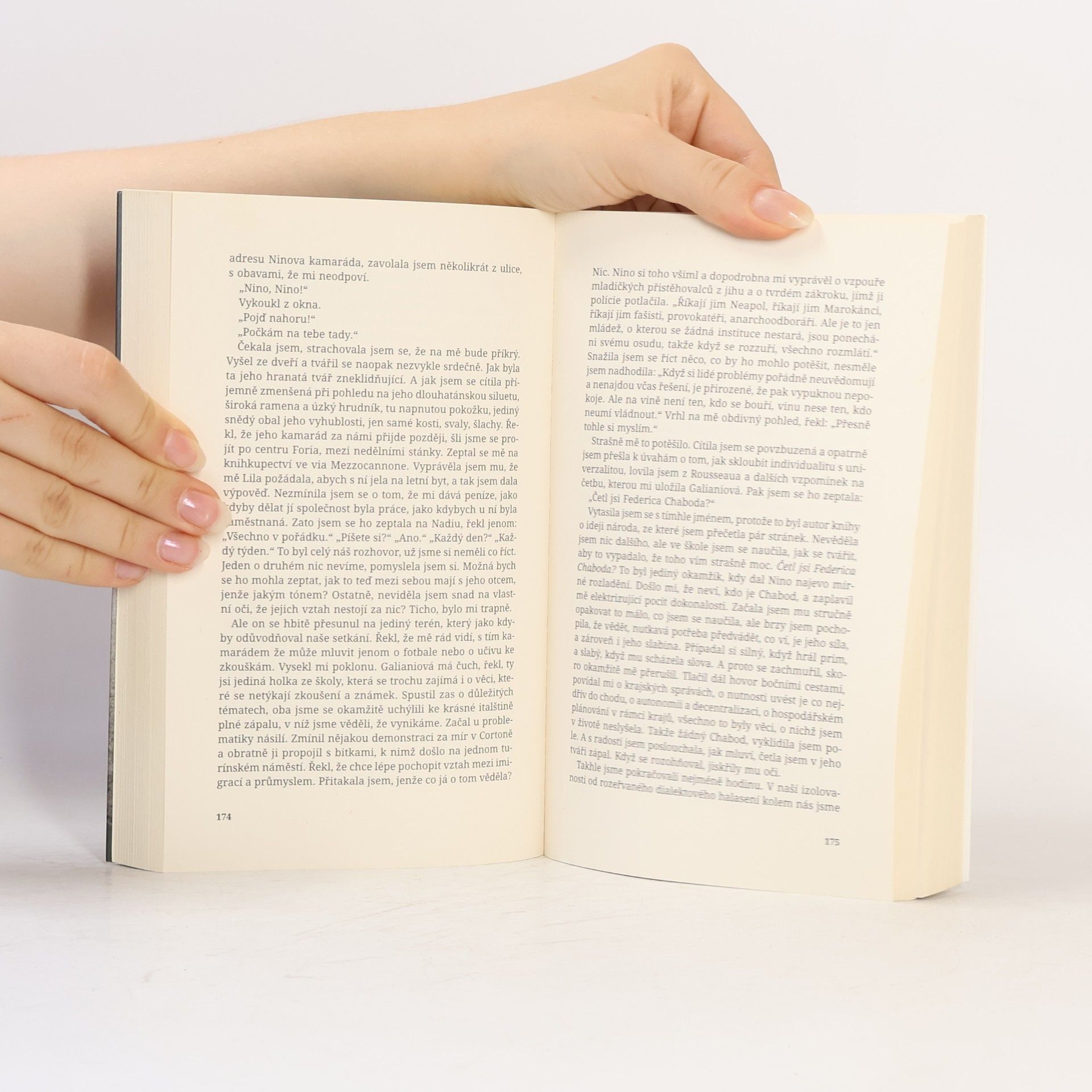 Elena Ferrante Geniální přítelkyně 2. Příběh nového jména