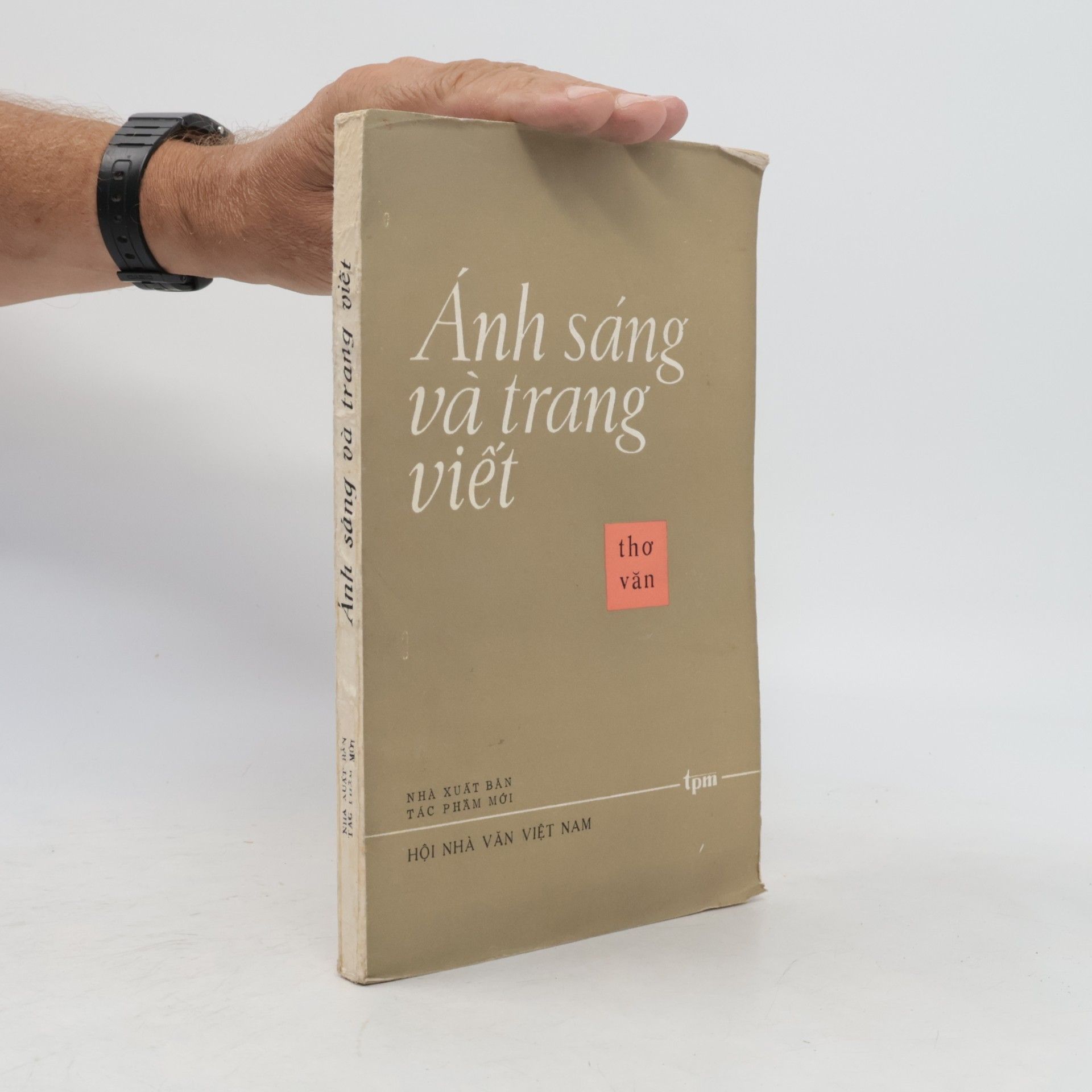kolektiv Ánh sáng và trang viết