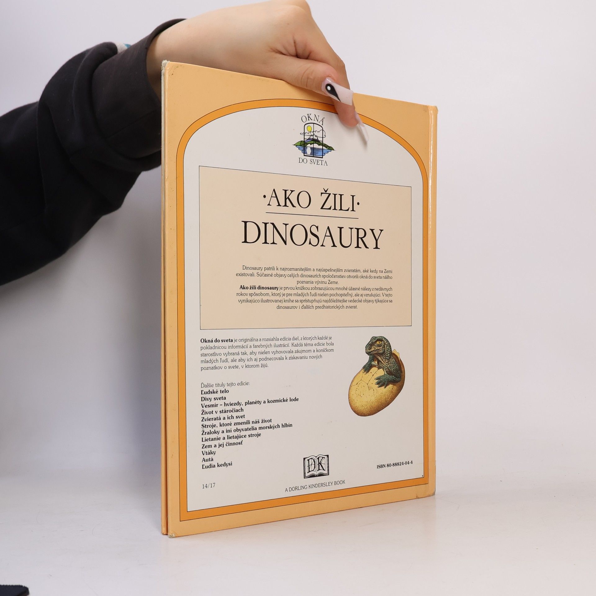 kolektiv Ako žili dinosaury