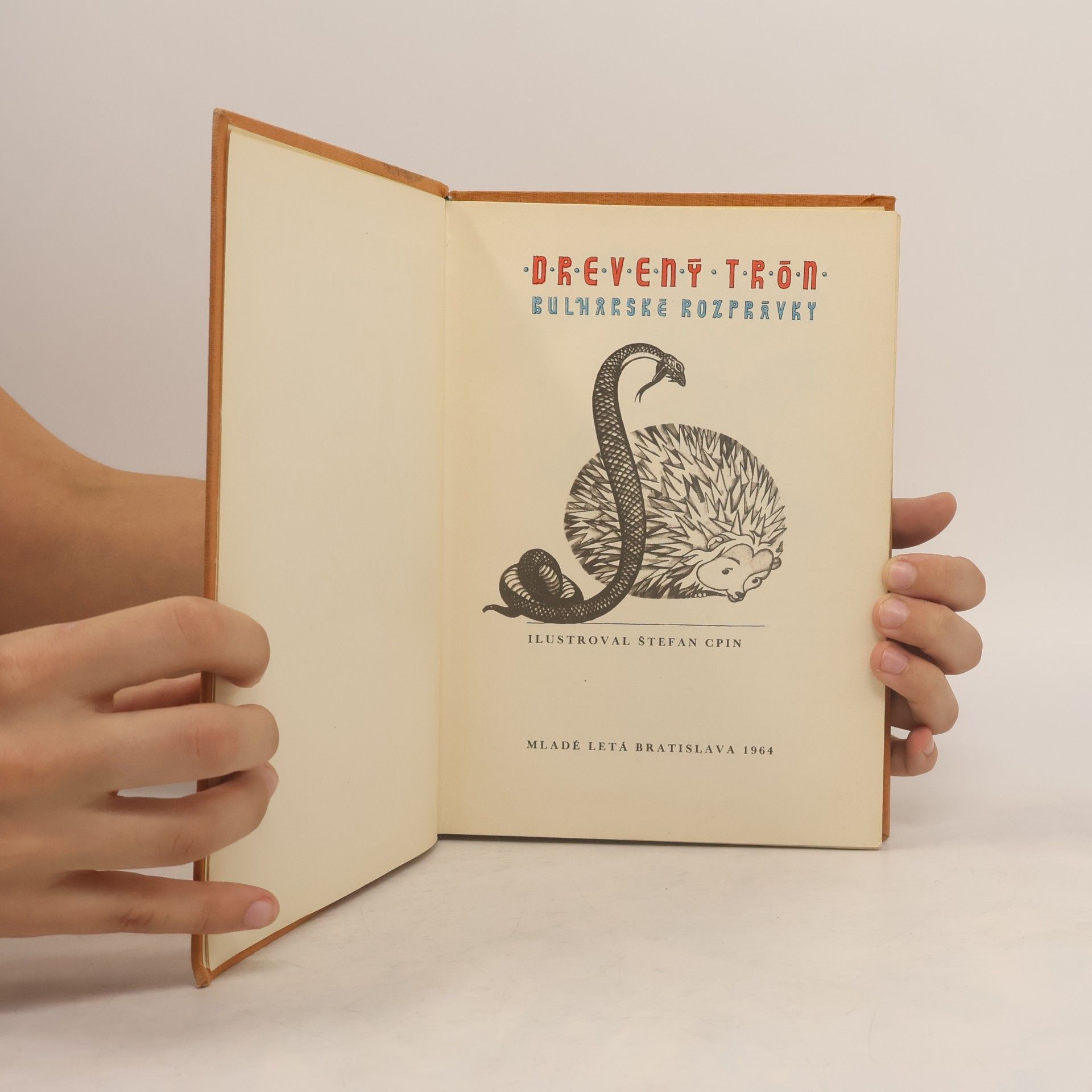 Various authors Drevený trón