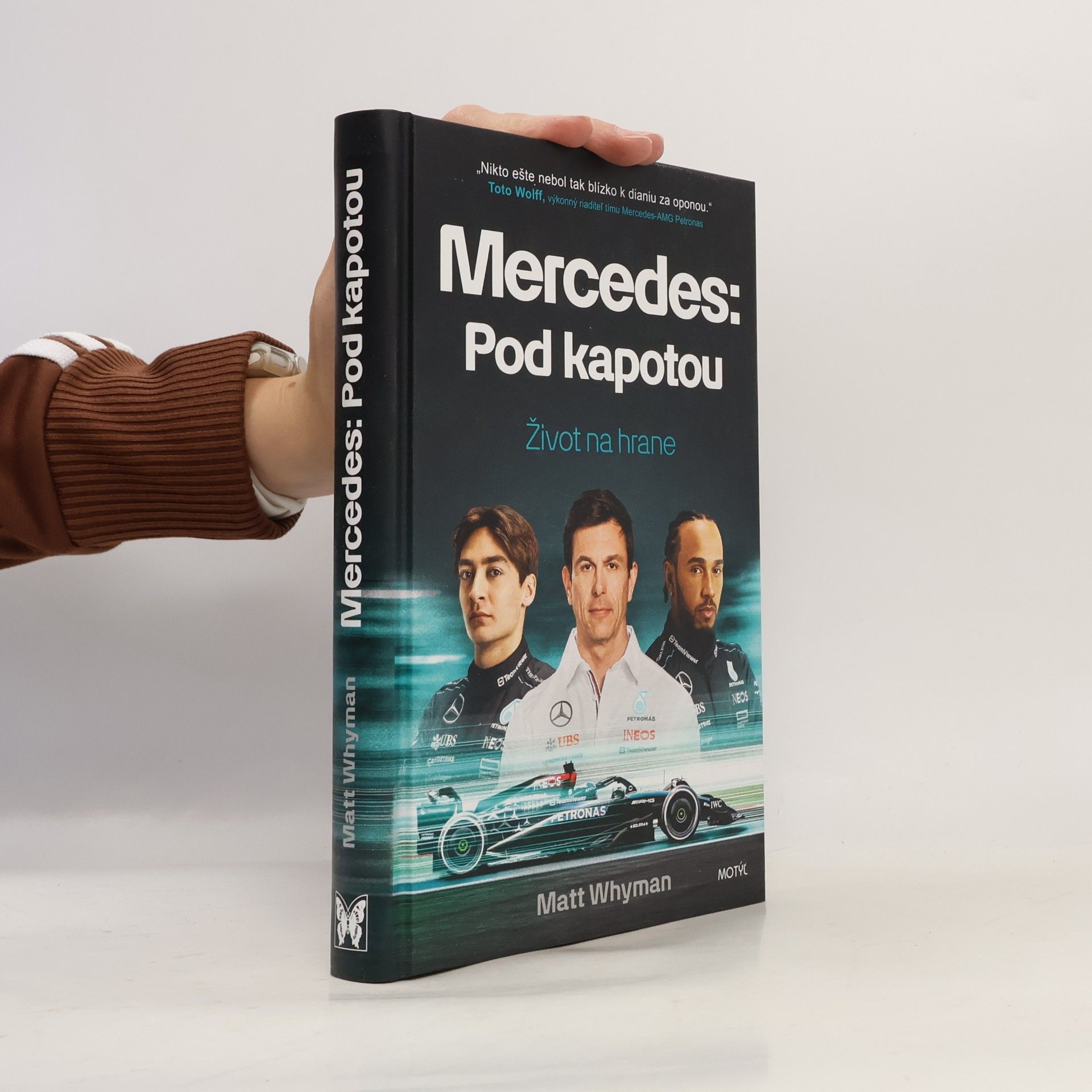 Mercedes Pod kapotou