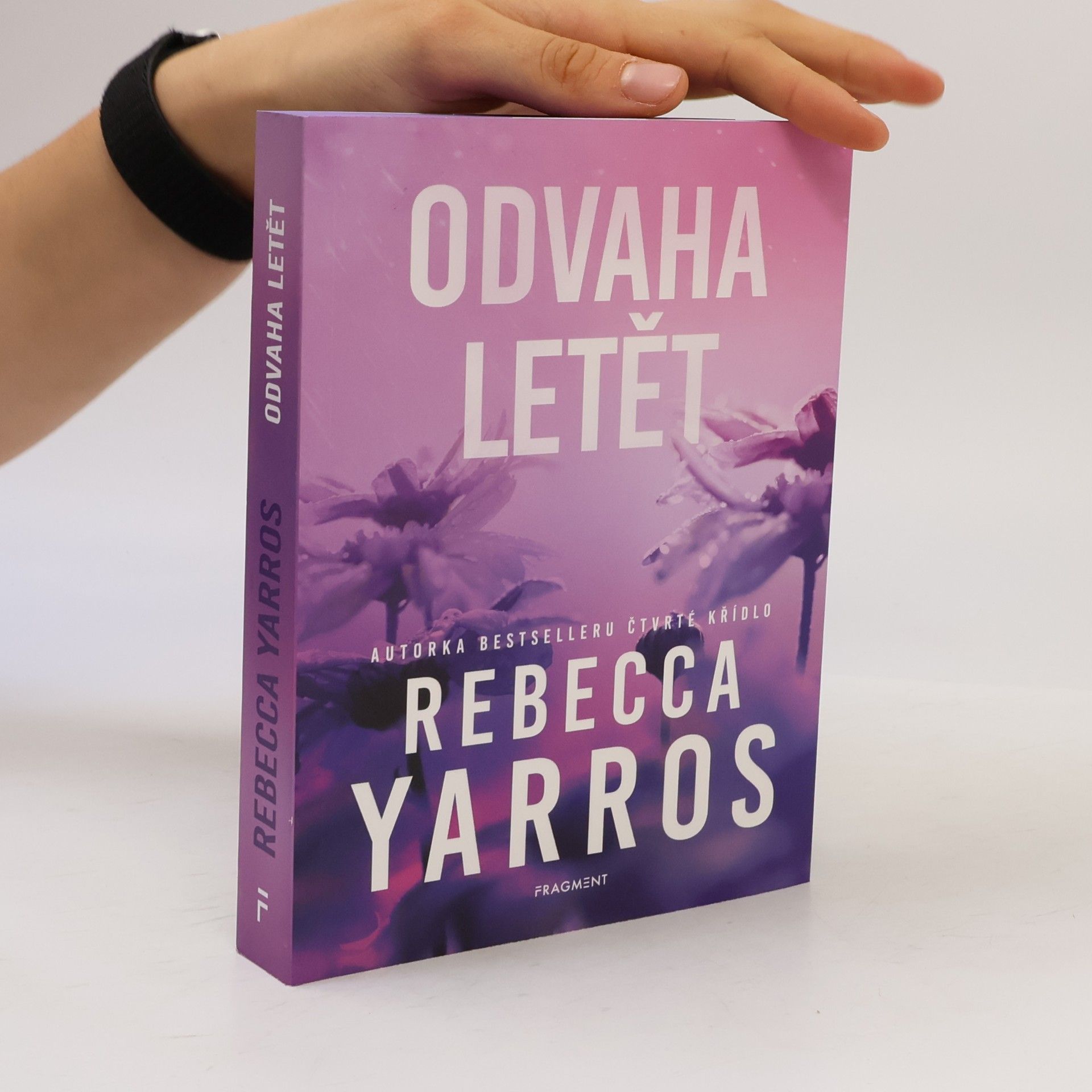 Rebecca Yarros Odvaha letět