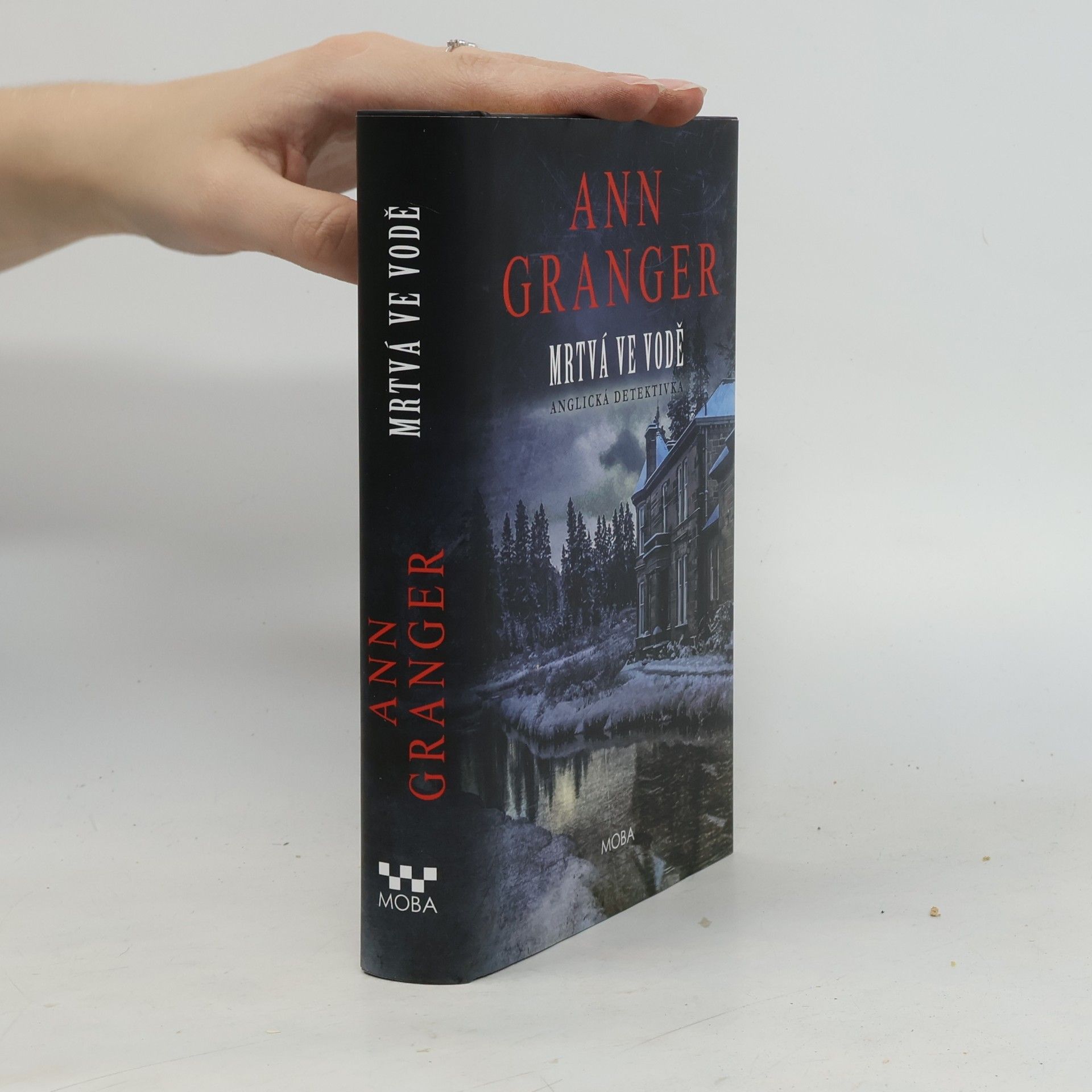 Ann Granger Mrtvá ve vodě (zvlněný přebal)
