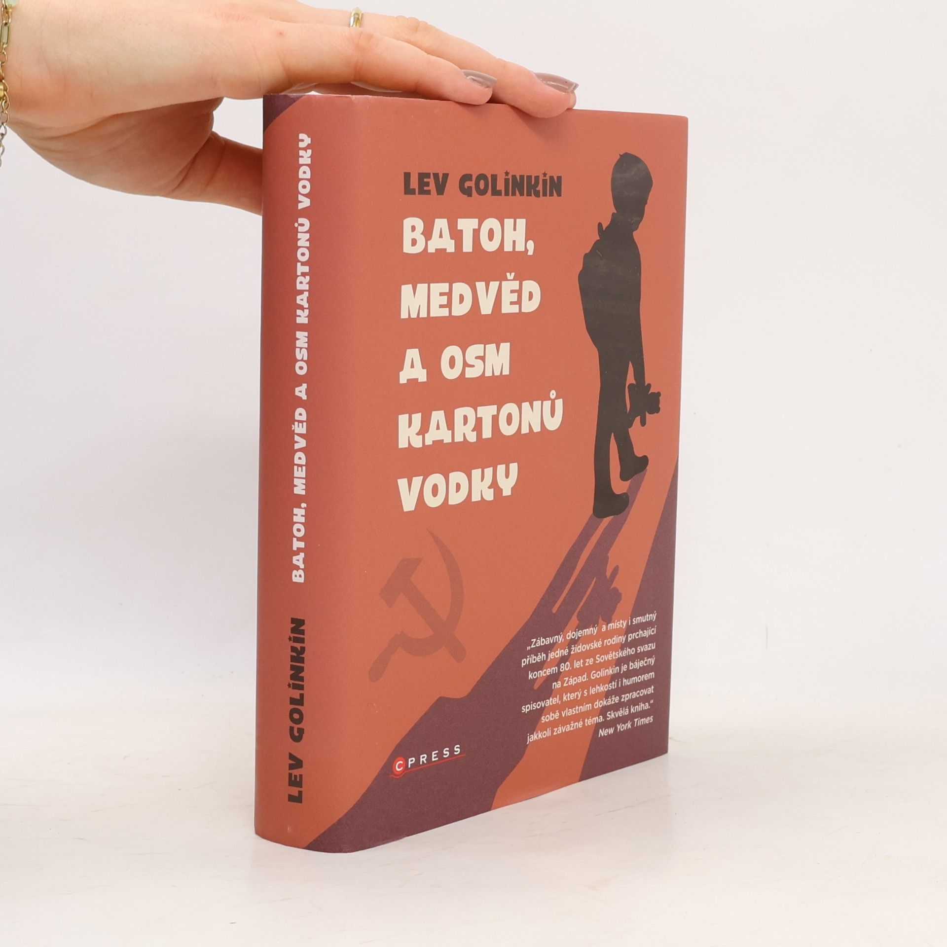 Lev Golinkin Batoh, medvěd a osm kartonů vodky