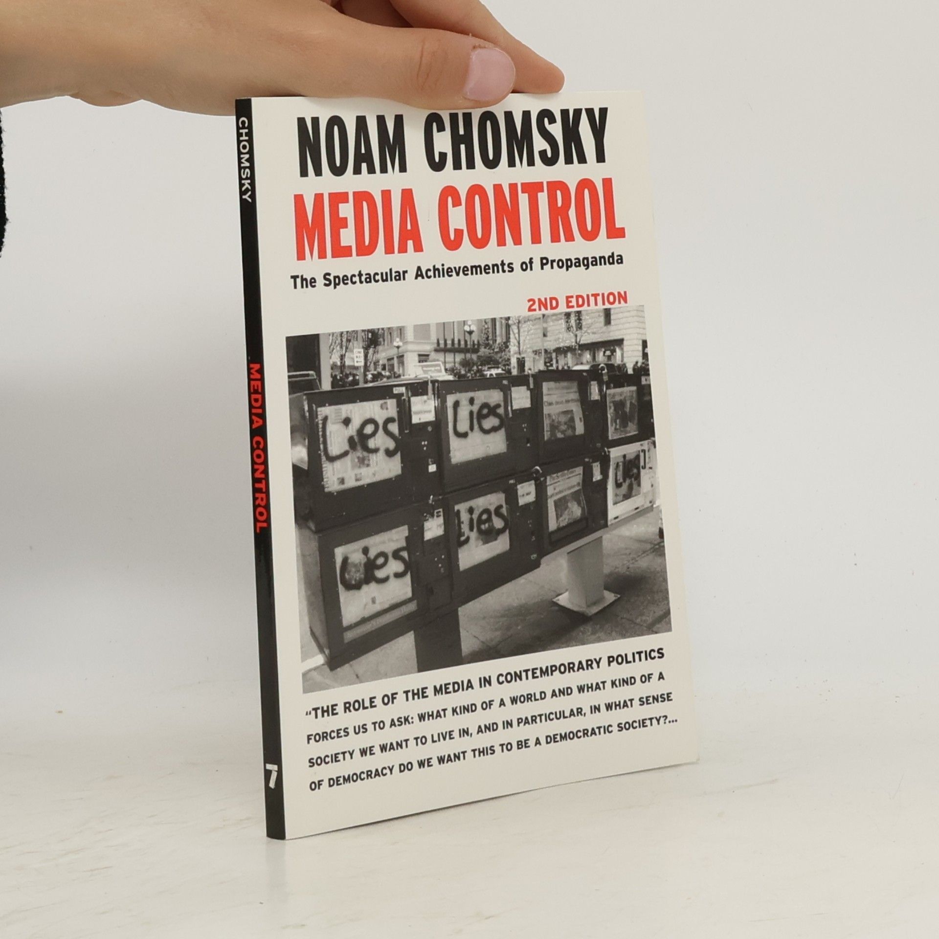 Noam Chomsky Media control : the spectacular achievements of propaganda