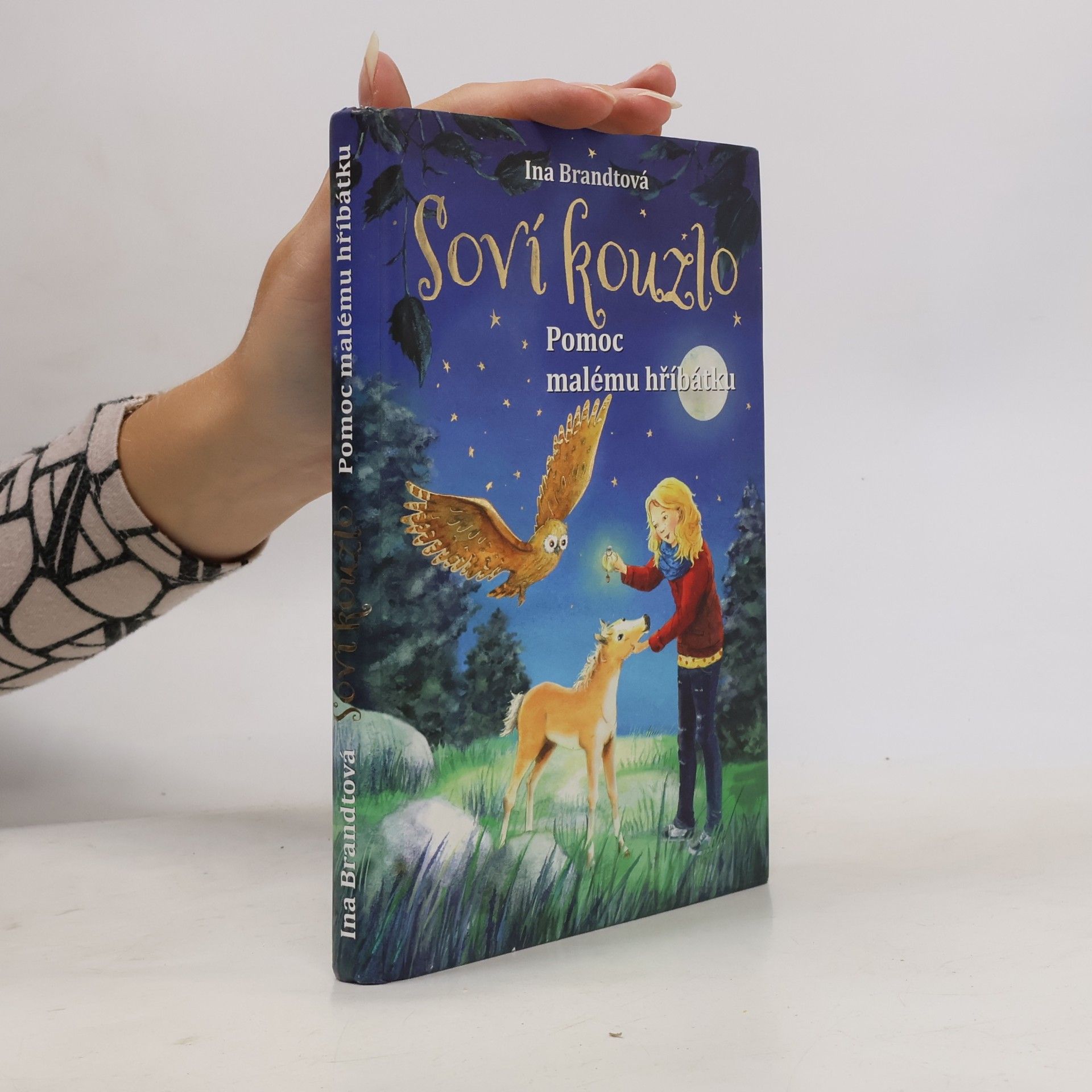 Soví kouzlo. Pomoc malému hříbátku