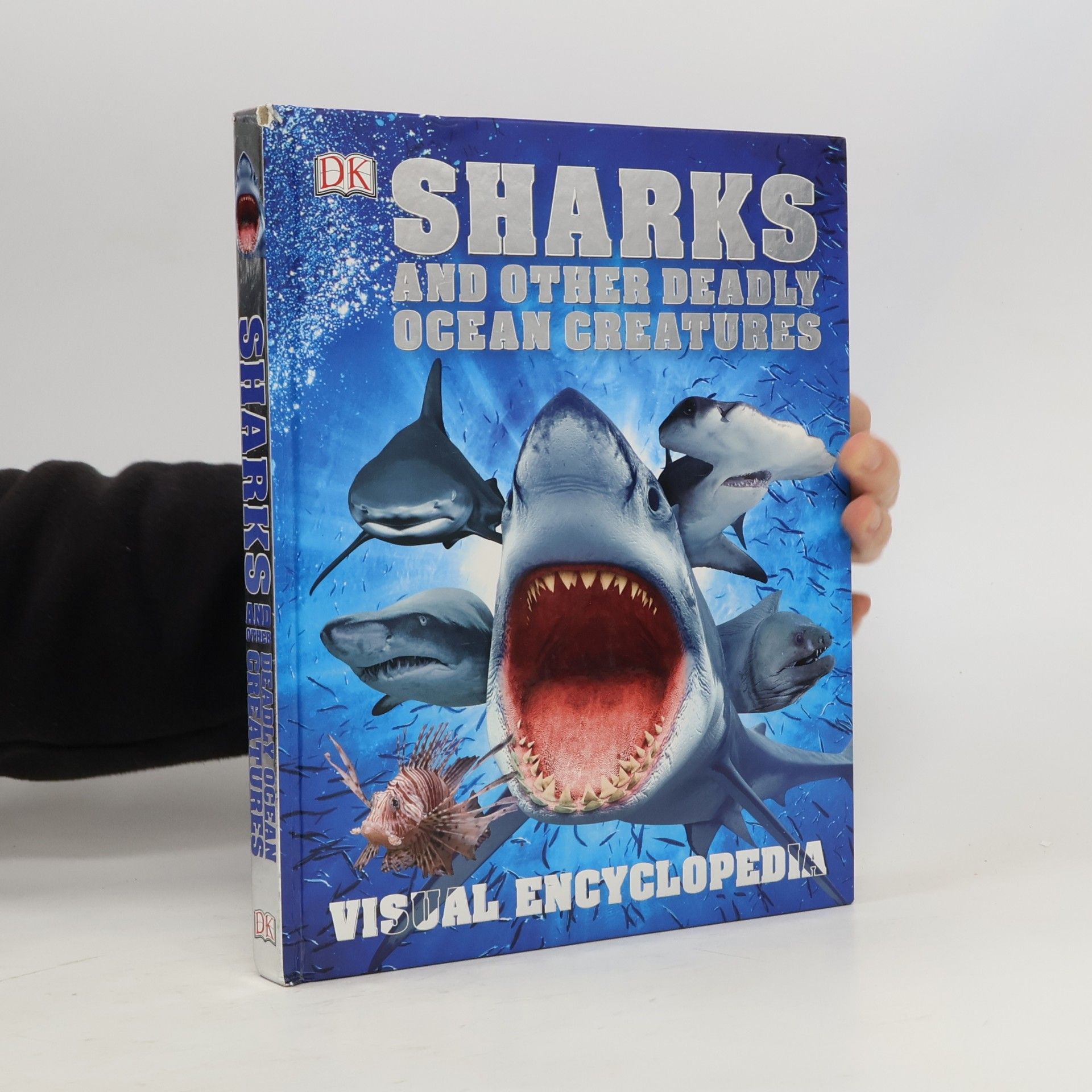 Derek Harvey Sharks And Other Deadly Ocean Creatures Visual Encyclopedia