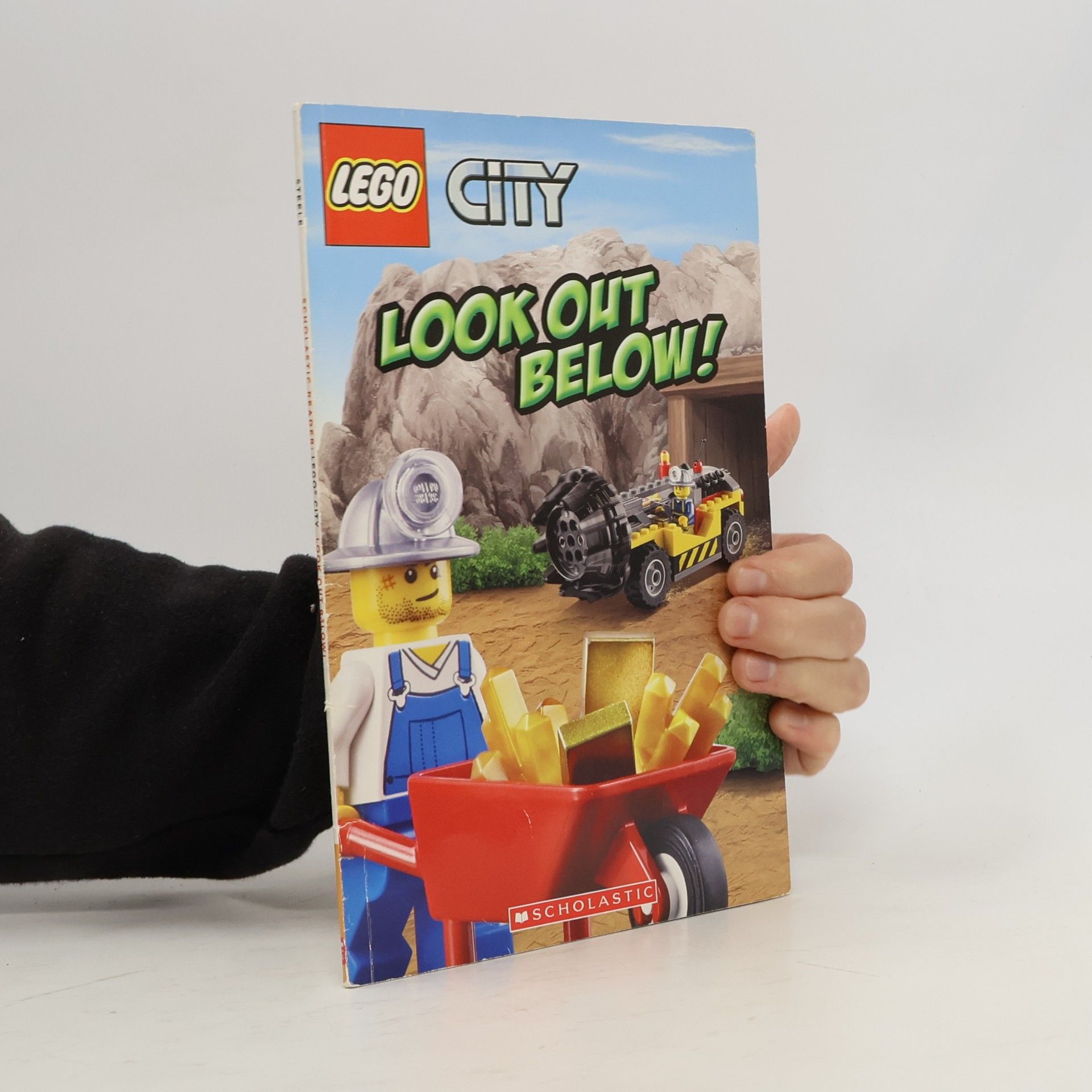 Michael Anthony Steele LEGO City: Look Out Below! (Scholastic Reader Level 1)