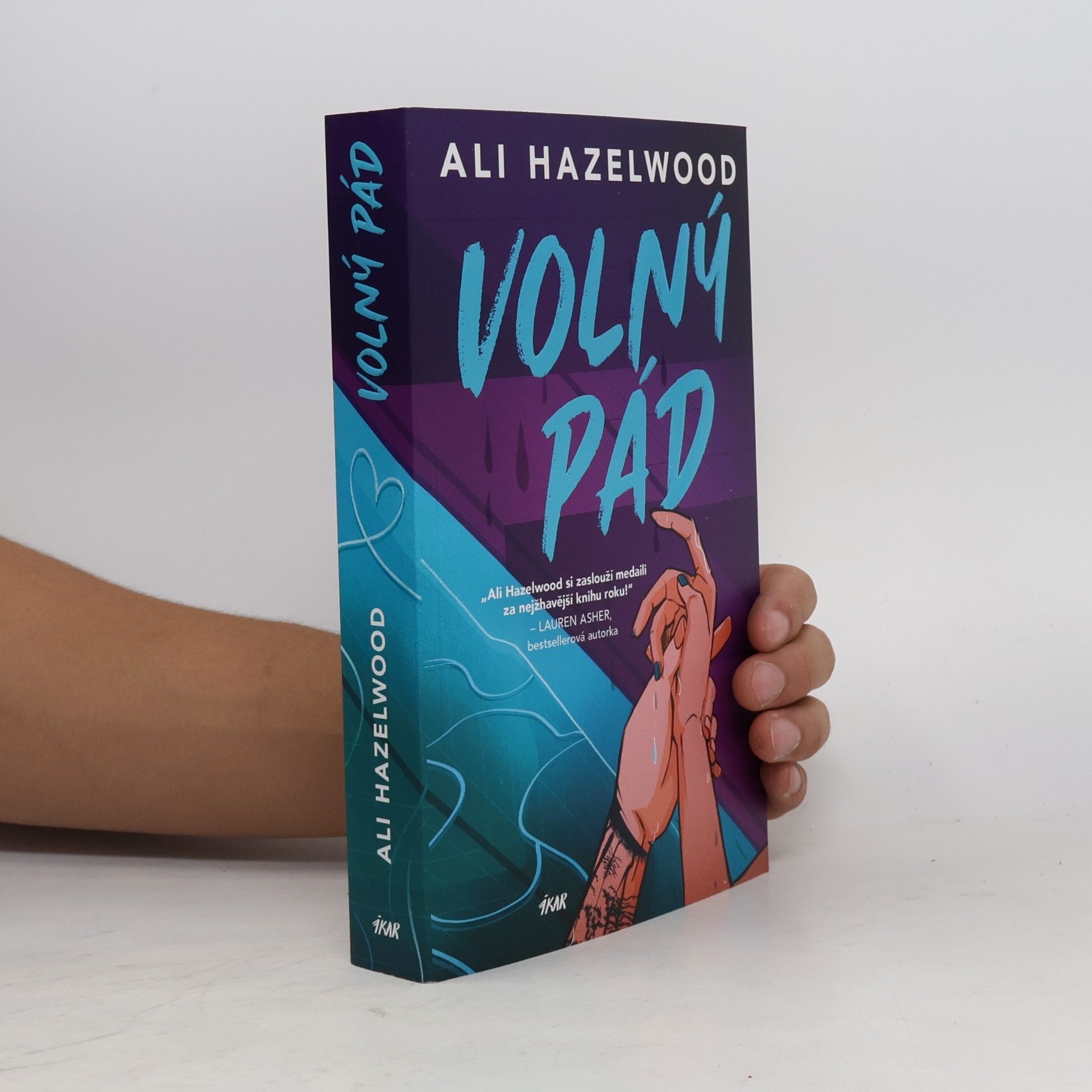 Ali Hazelwood Volný pád