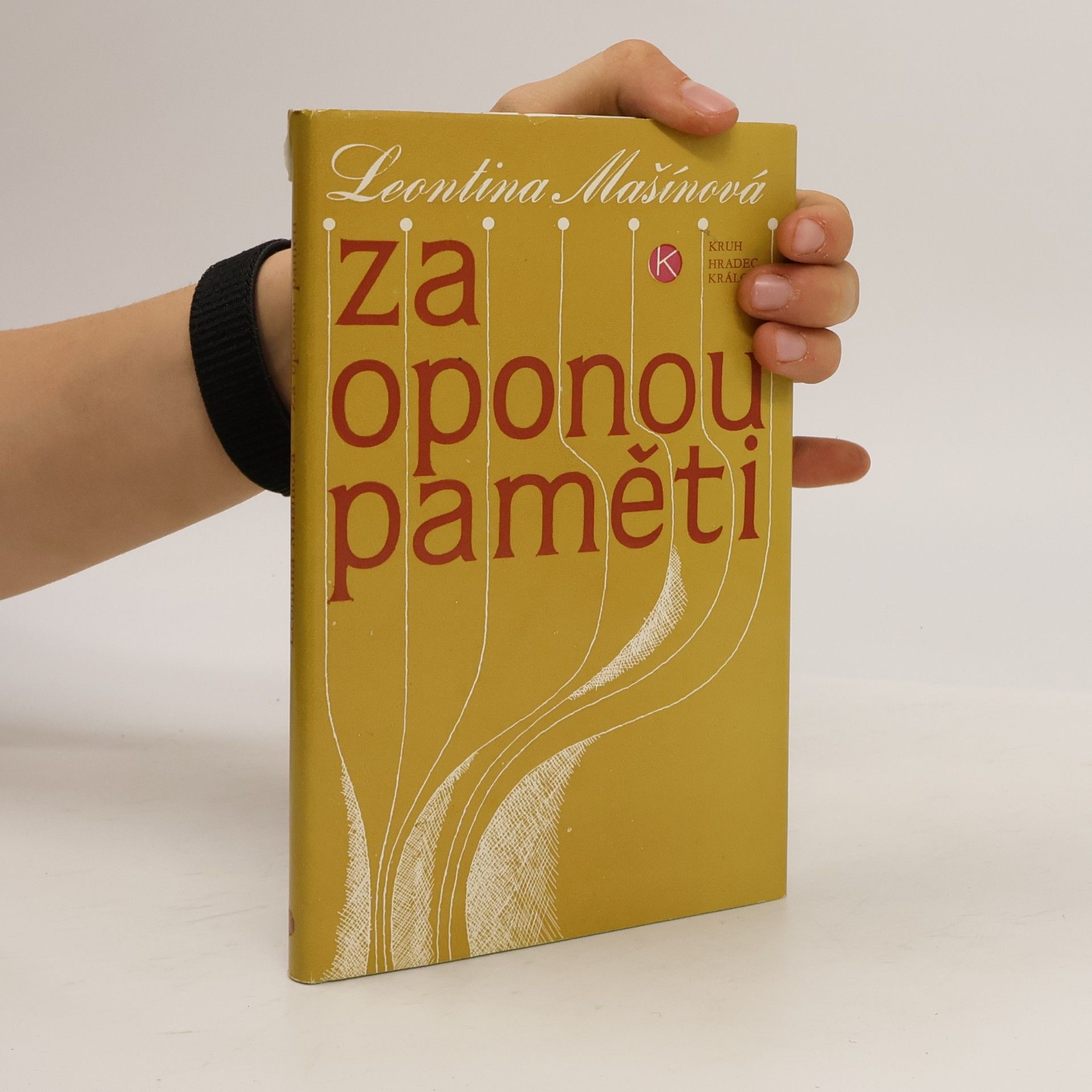 Za oponou paměti