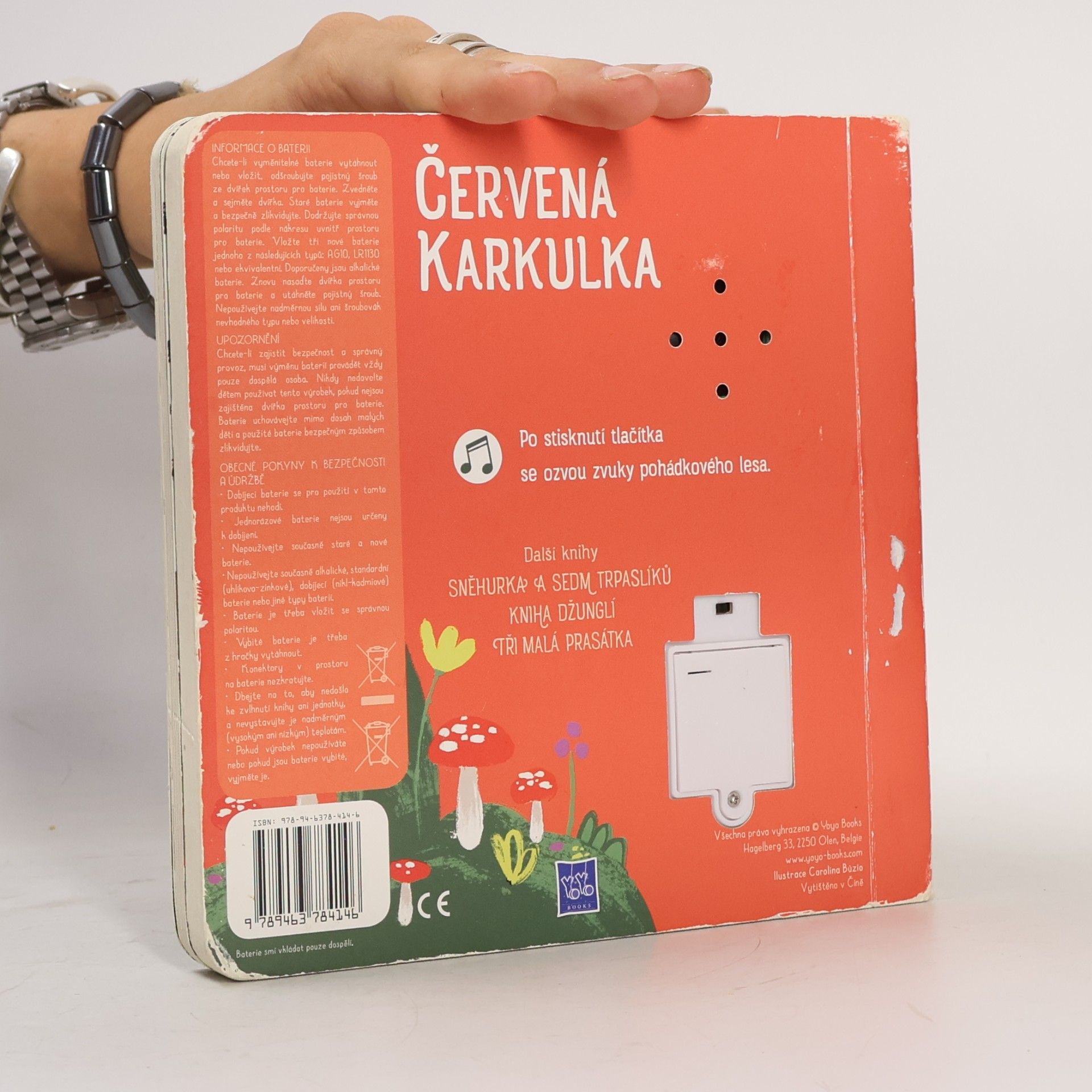 Carolina Búzio Červená Karkulka