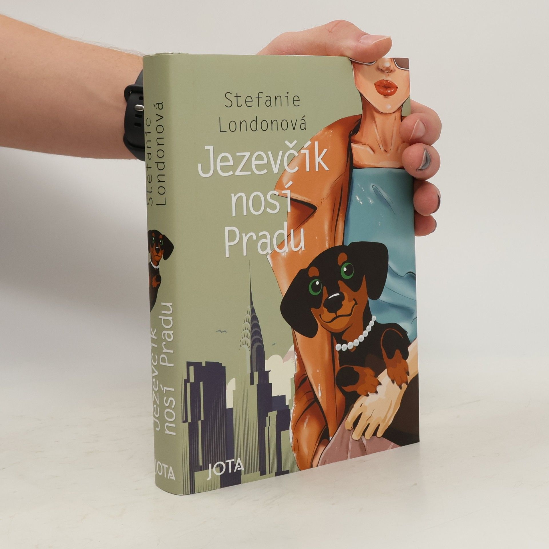Stefanie London Jezevčík nosí Pradu