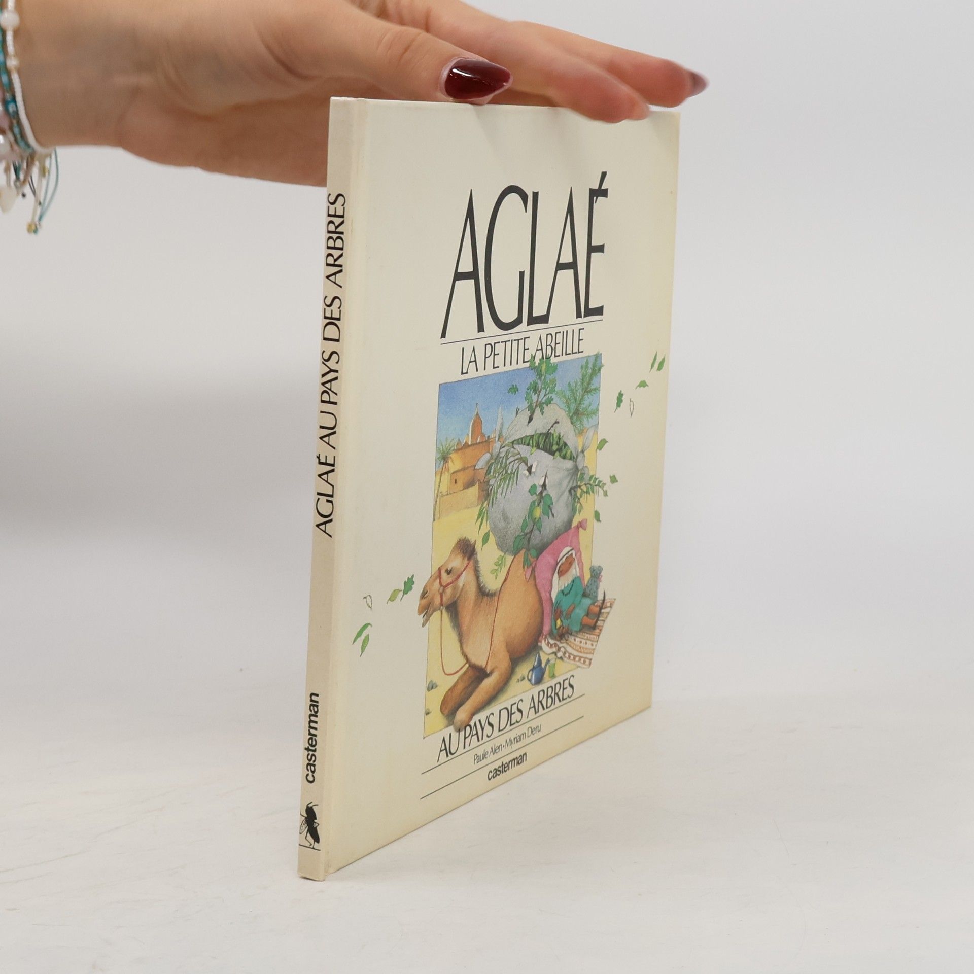 Aglaé, la petite abeille, au pays des arbres