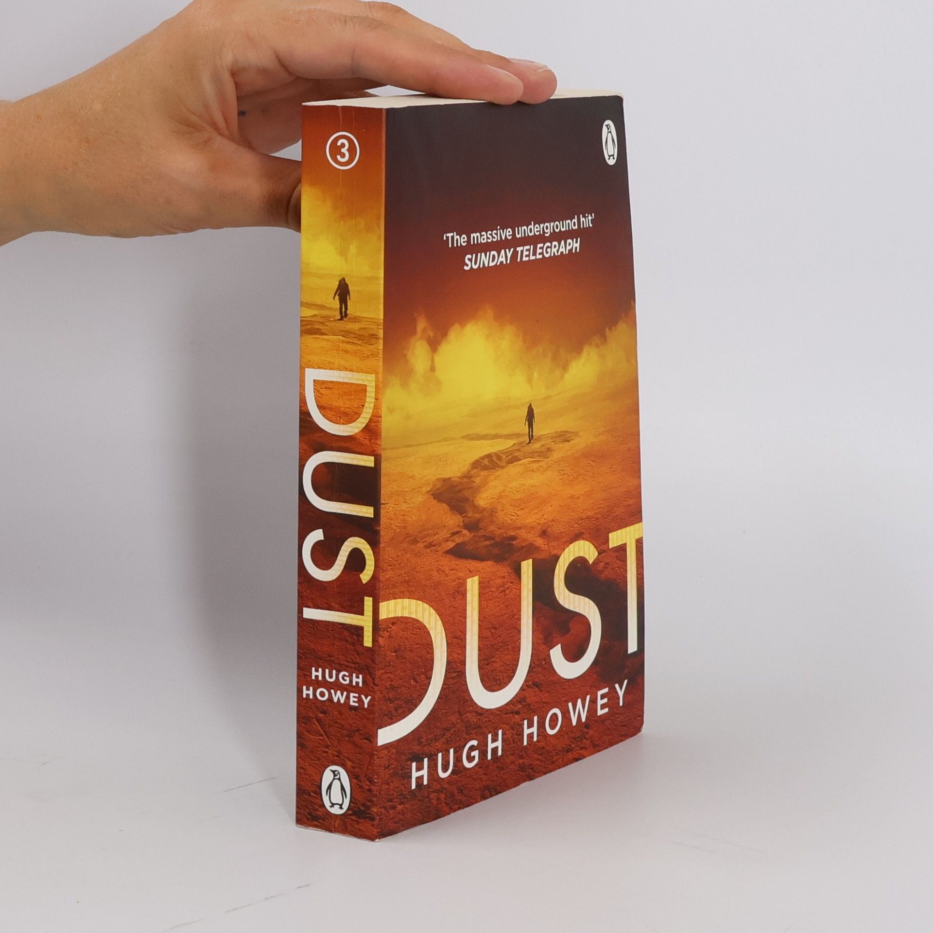 Hugh Howey Dust