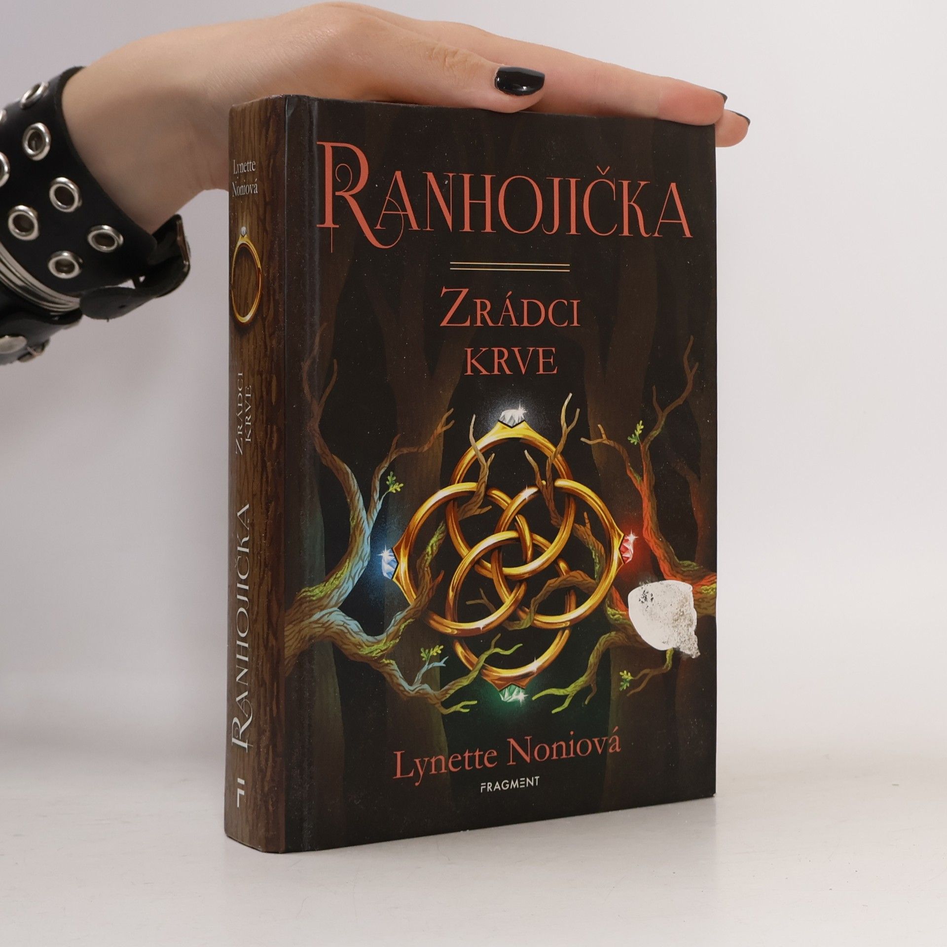 Lynette Noni Ranhojička. Zrádci krve