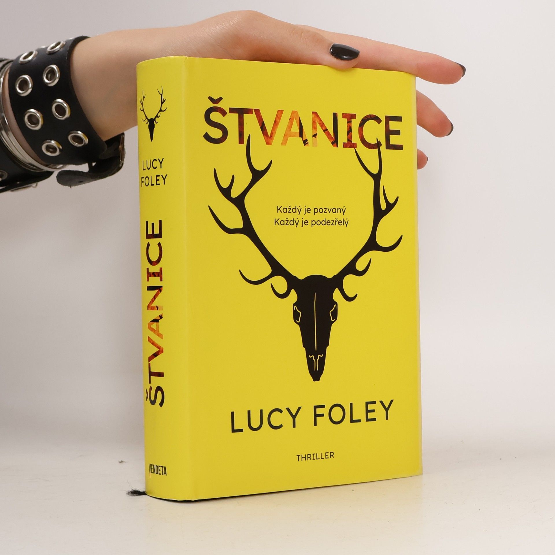 Lucy Foley Štvanice