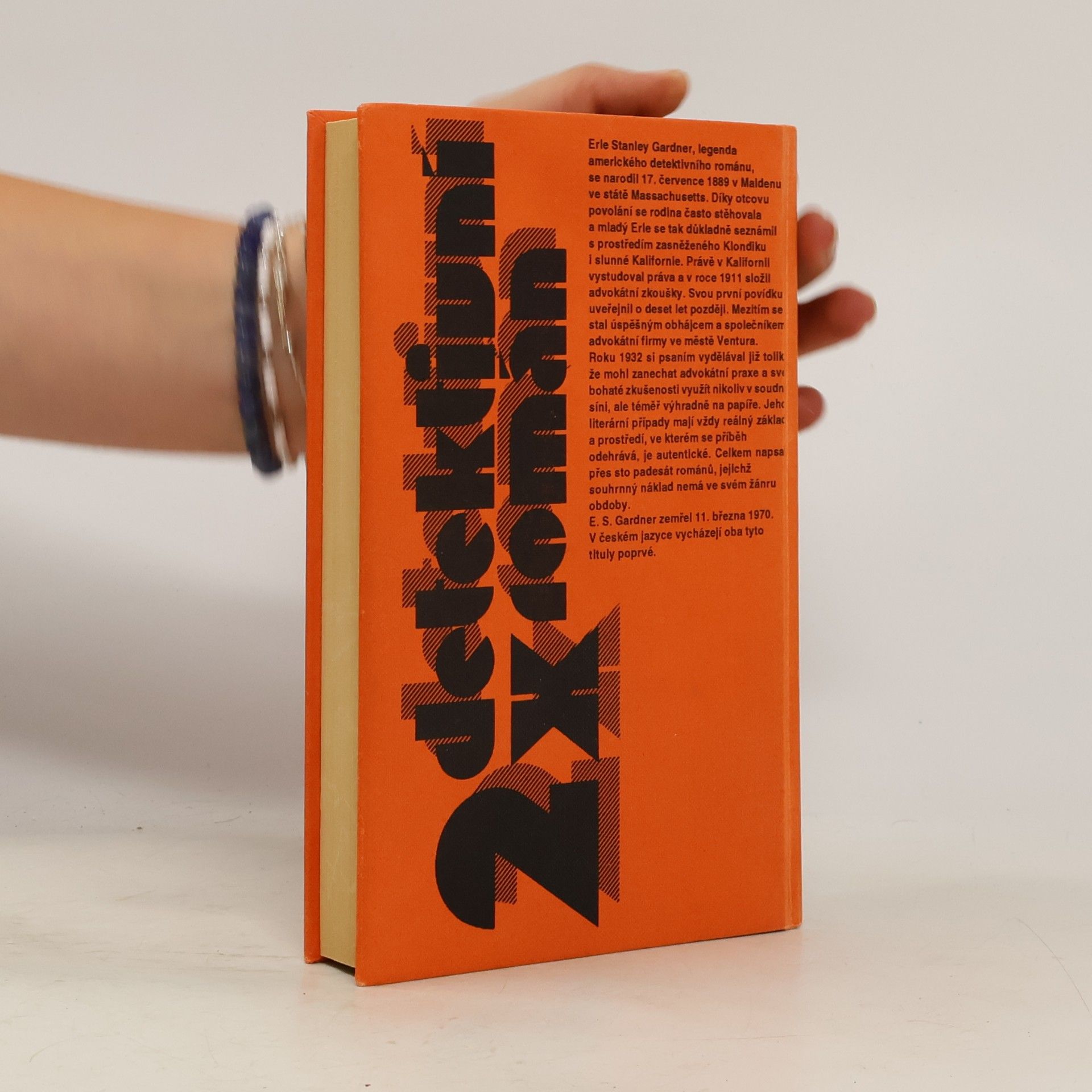 Erle Stanley Gardner Případ modelek s dlouhýma nohama. Případ dívky z kalendáře