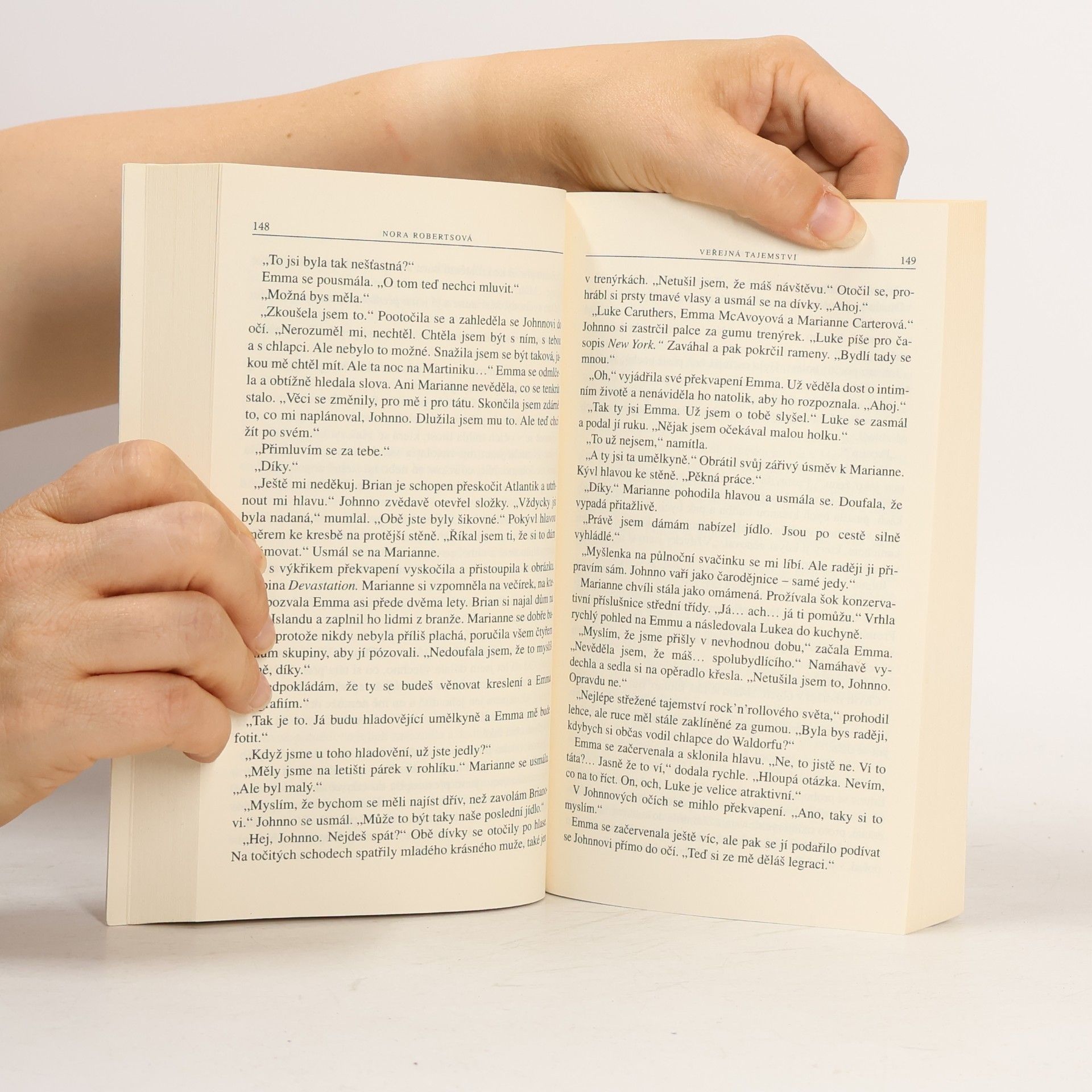 Nora Roberts Veřejná tajemství