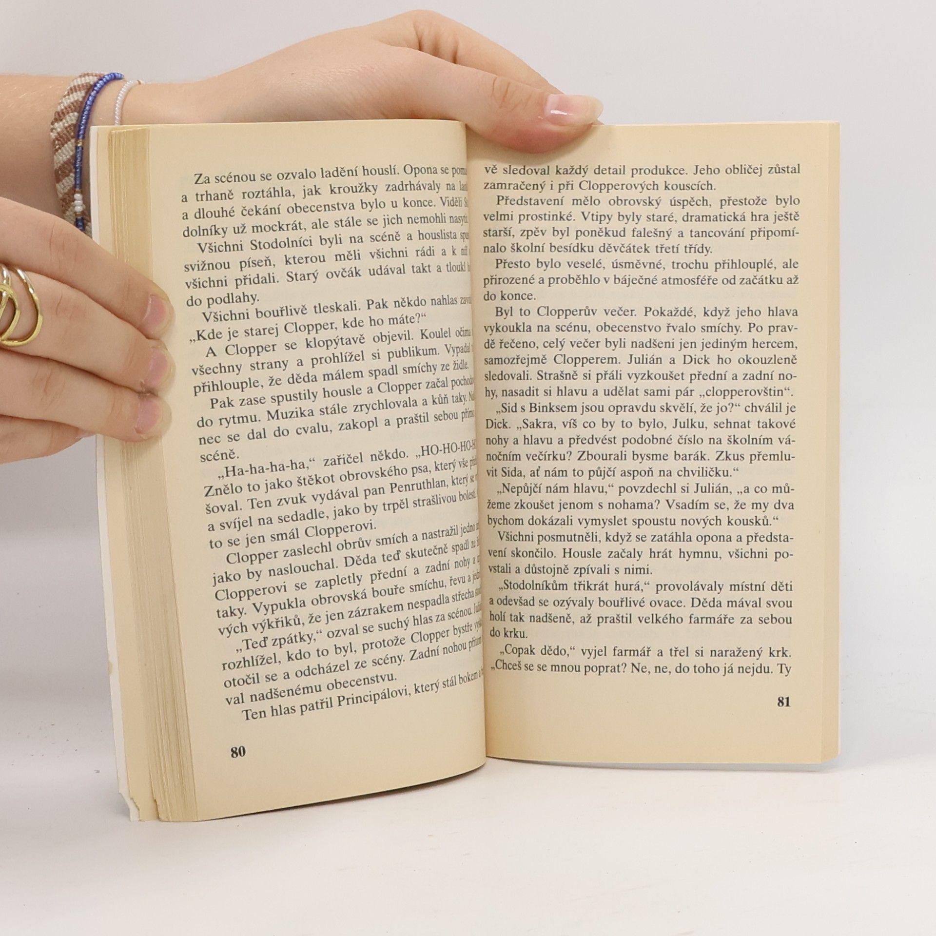 Enid Blyton Správná pětka. Pětka u moře