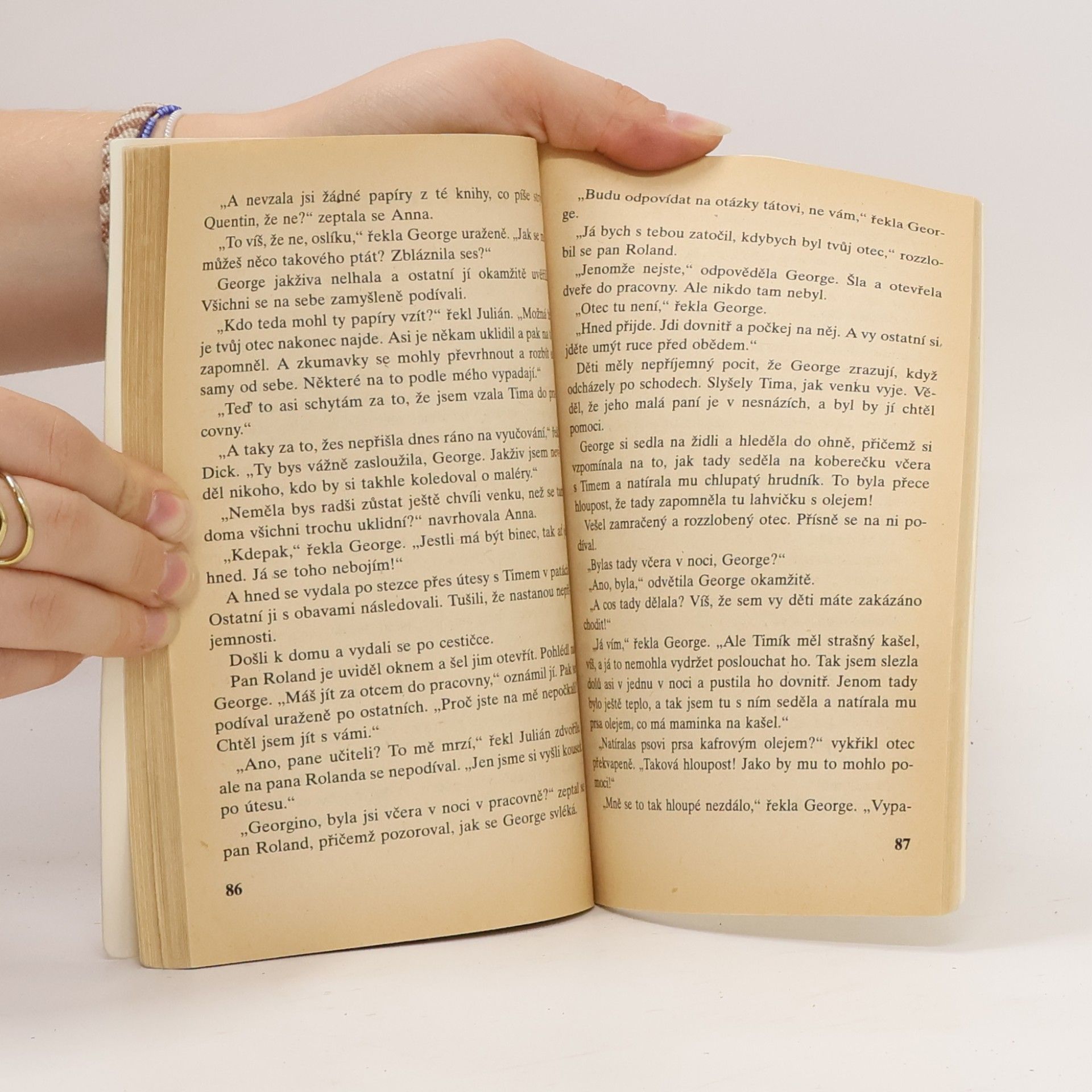 Enid Blyton Správná pětka. Pětka opět v akci
