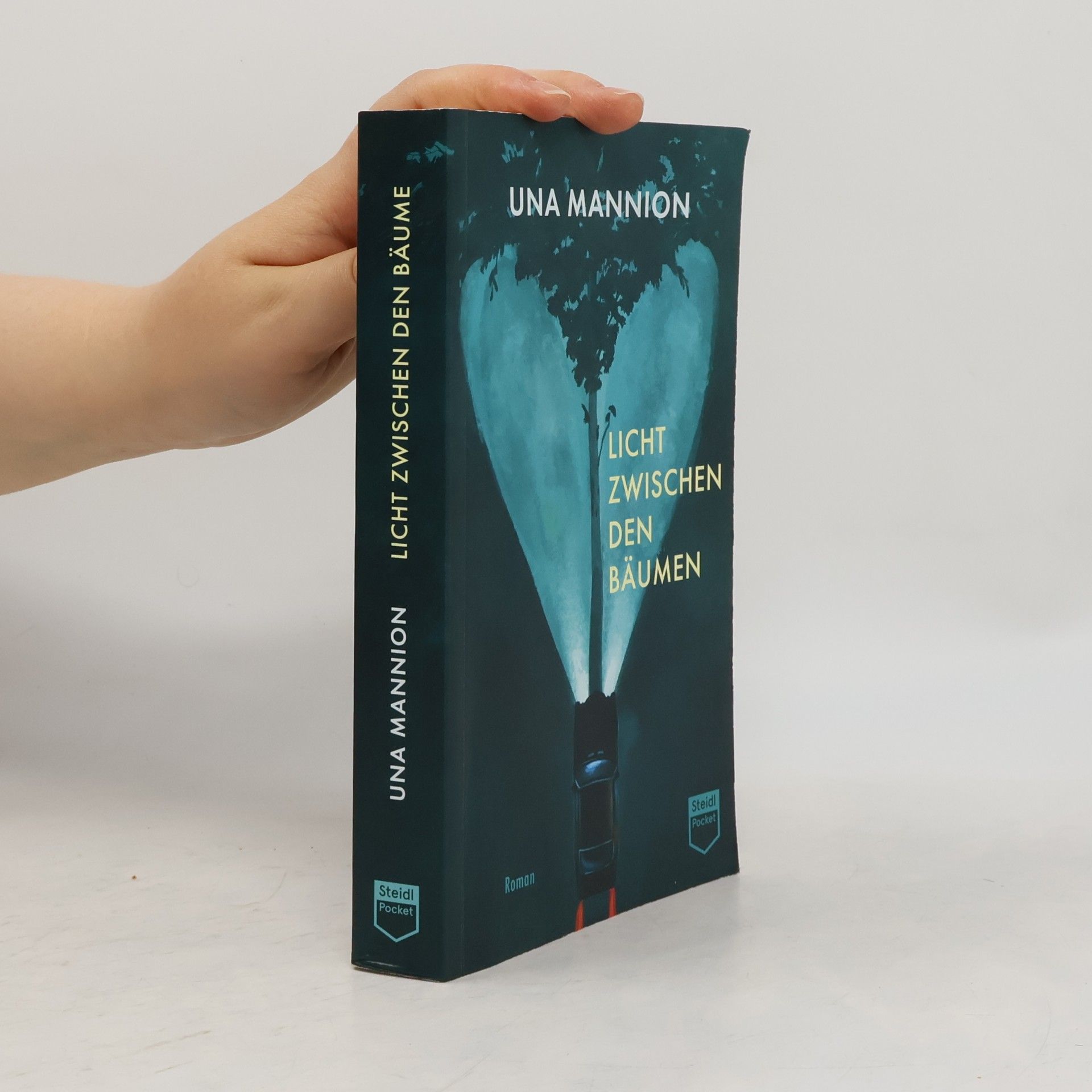 Una Mannion Licht zwischen den Bäumen
