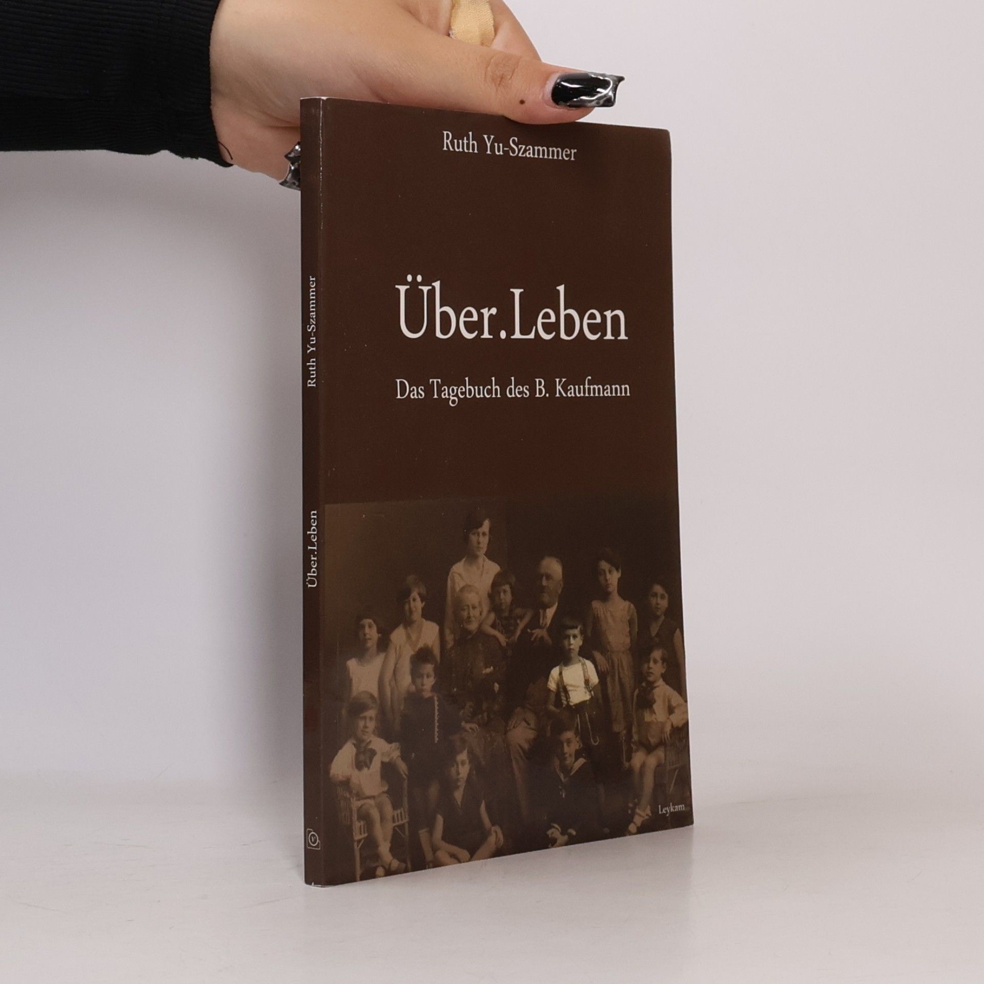 Ruth Yu-Szammer Über.Leben