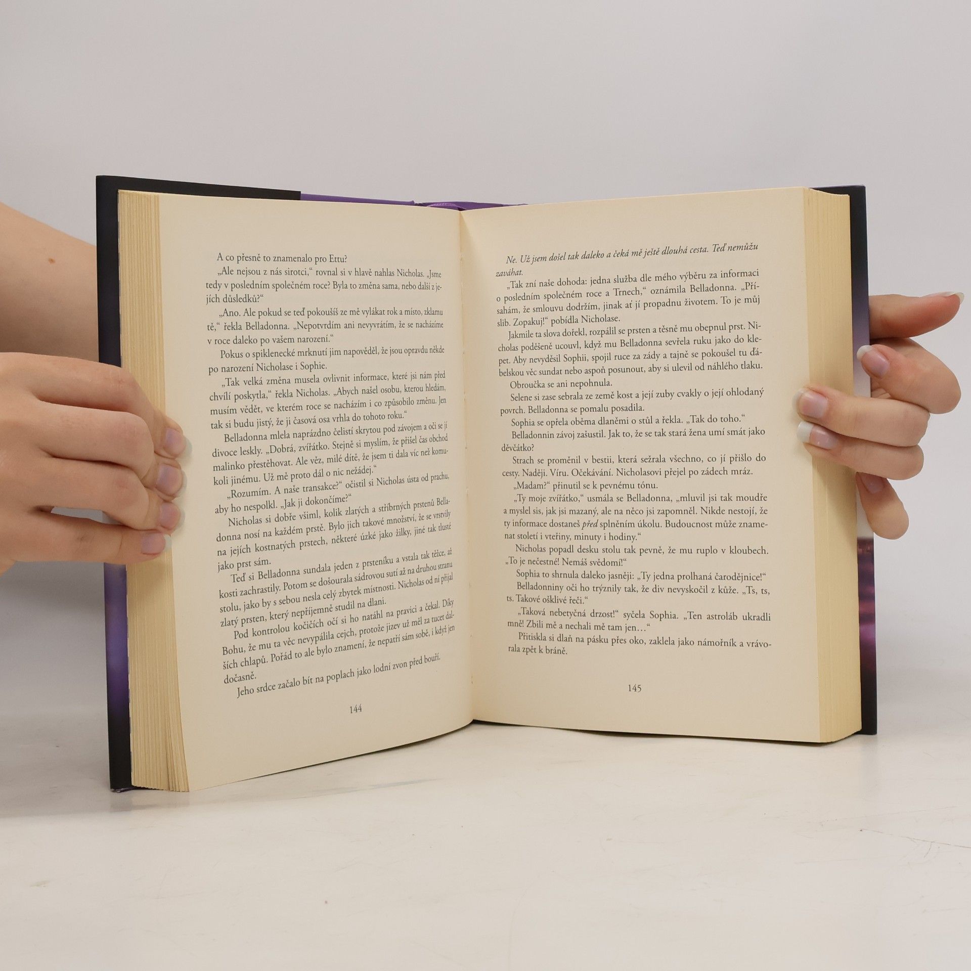 Alexandra Bracken Cestovatelka
