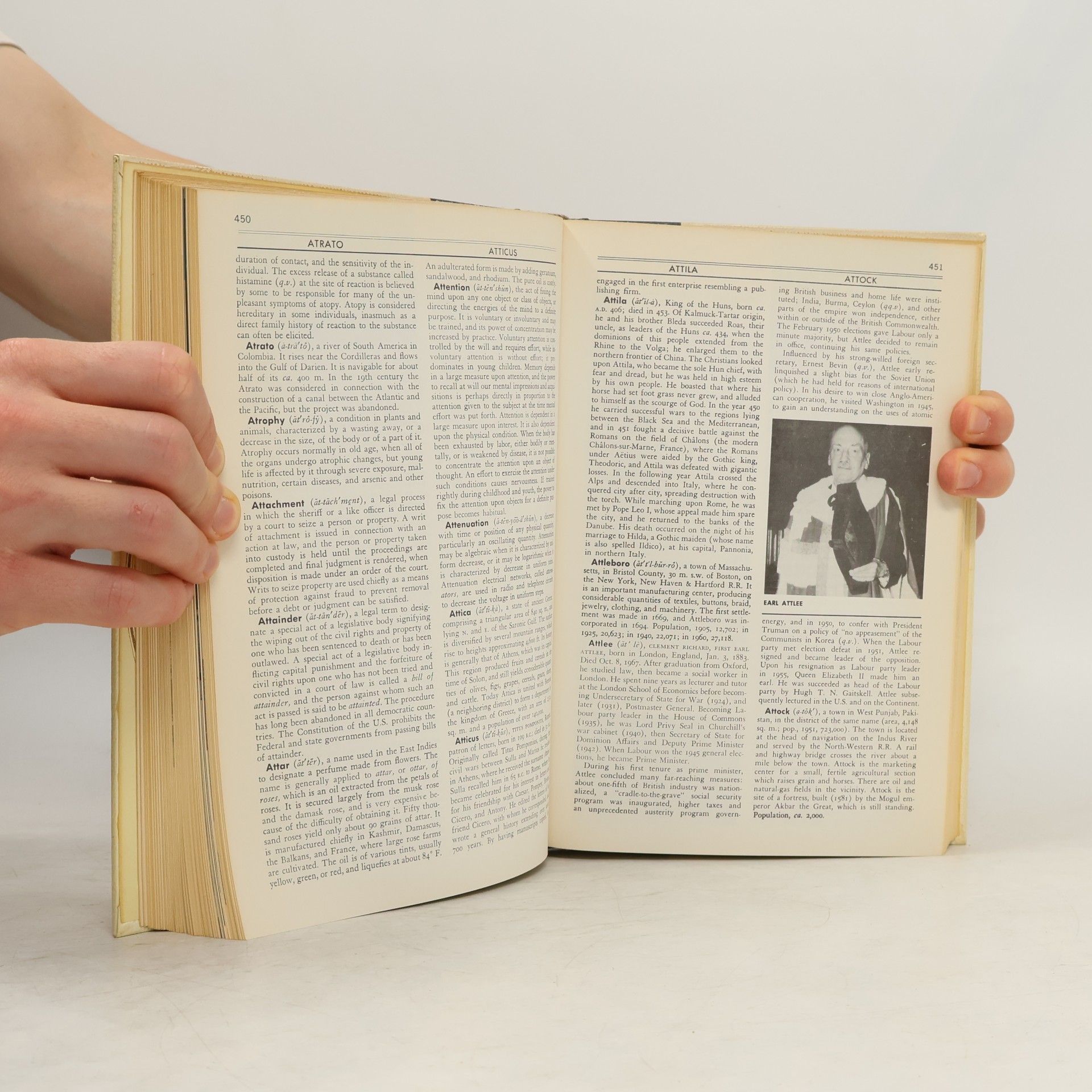 kolektiv The New American Encyclopedia 2