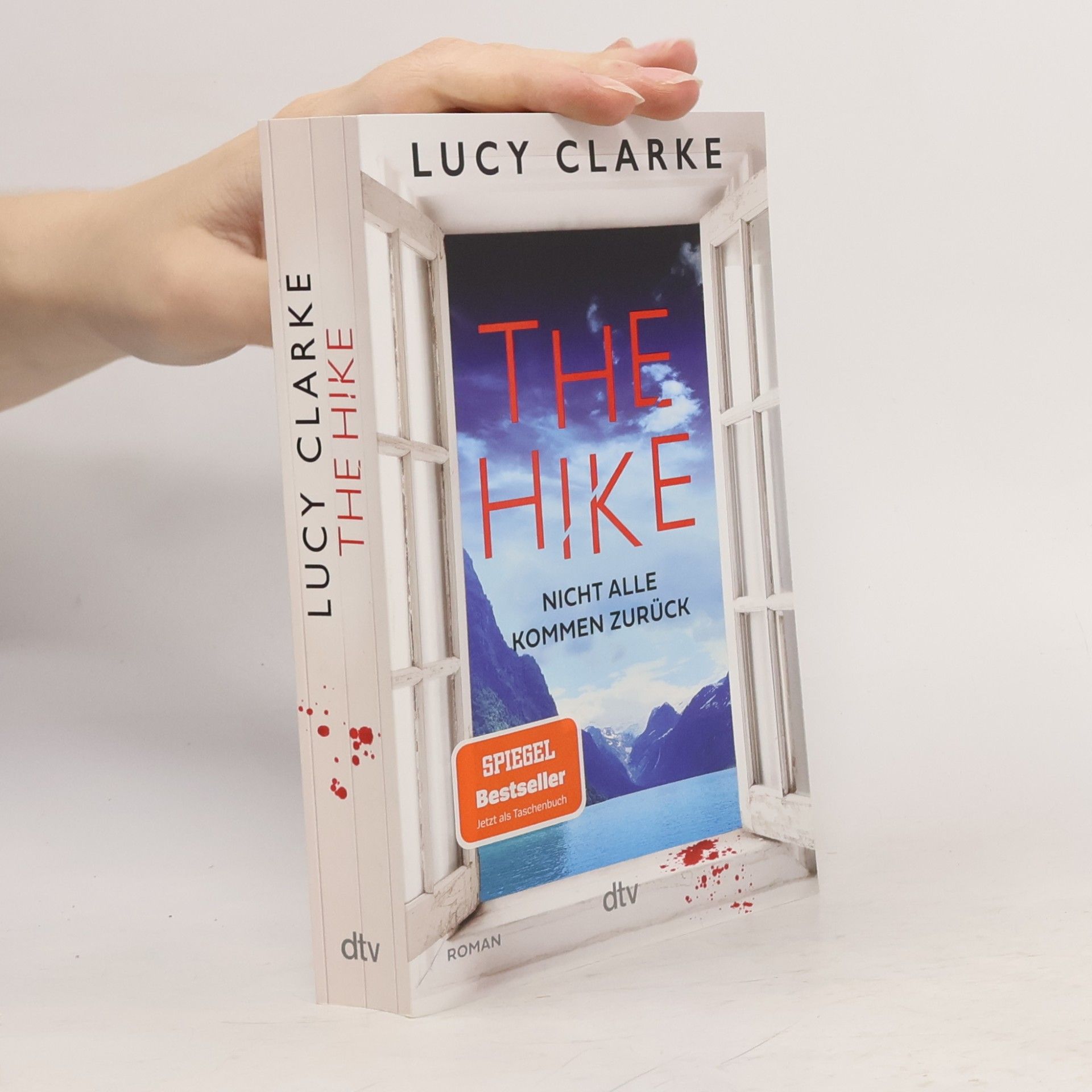 Lucy Clarke The Hike