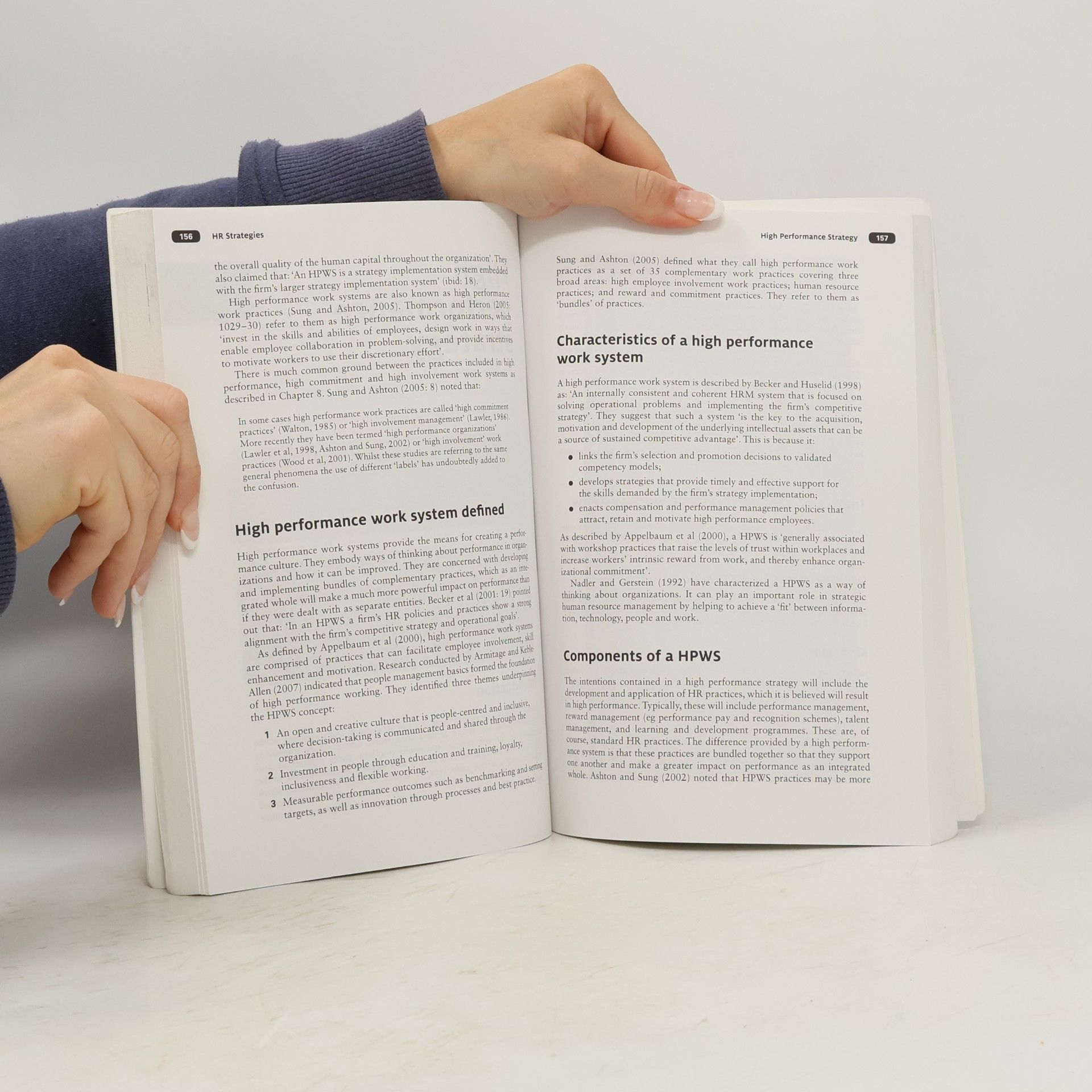 Michael Armstrong Armstrong's Handbook of Strategic Human Resource Management