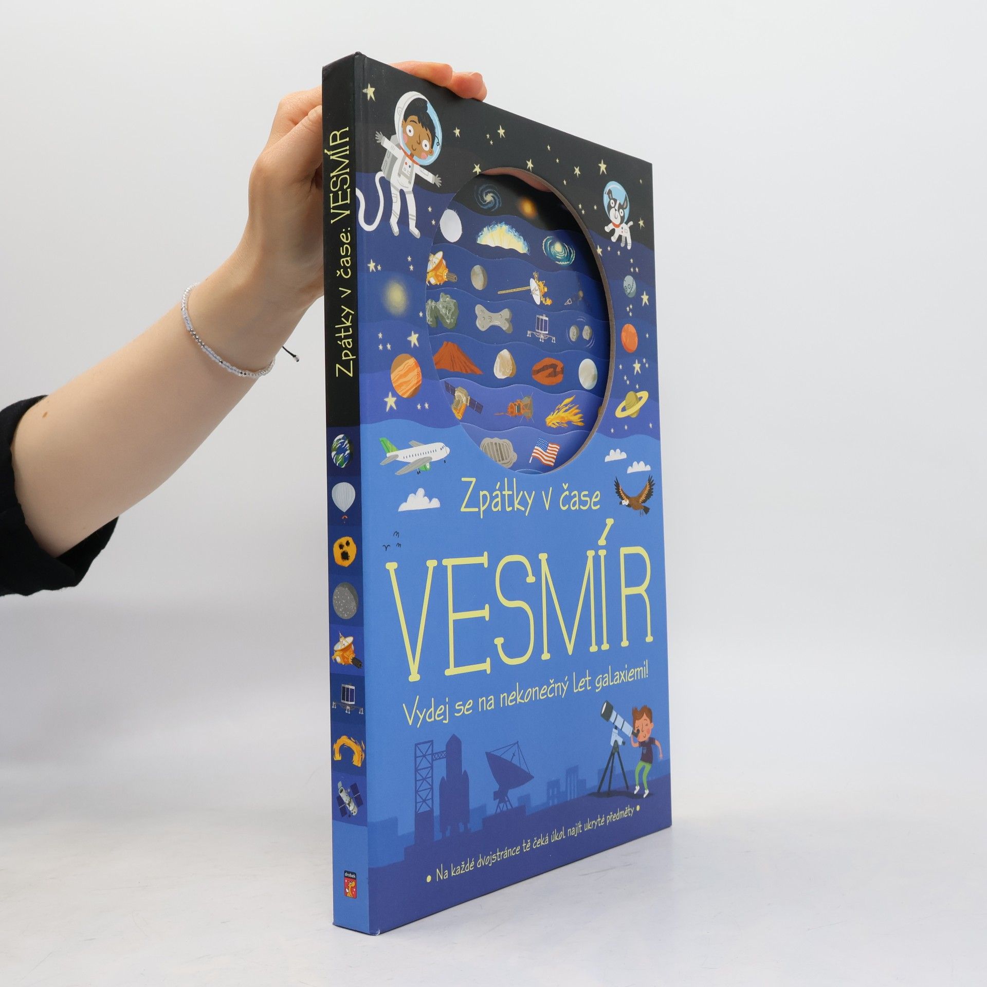 AA.VV. Vesmír