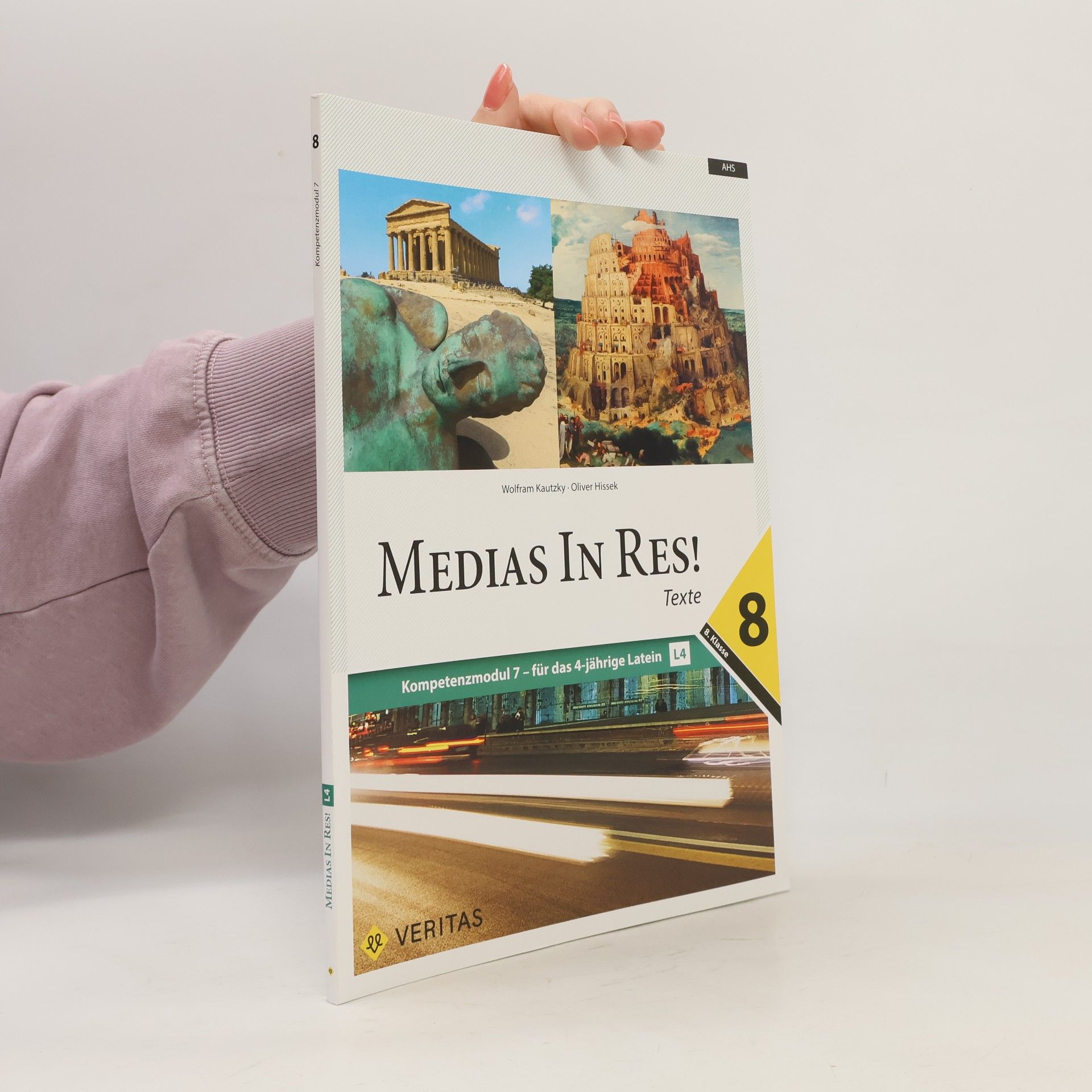 Various authors Medias in res!