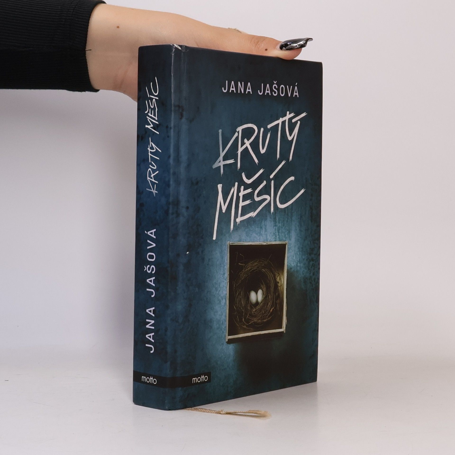 Krutý měsíc