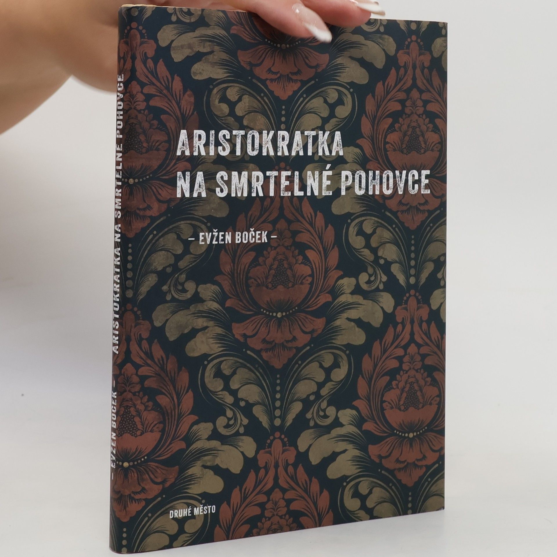 Aristokratka na smrtelné pohovce