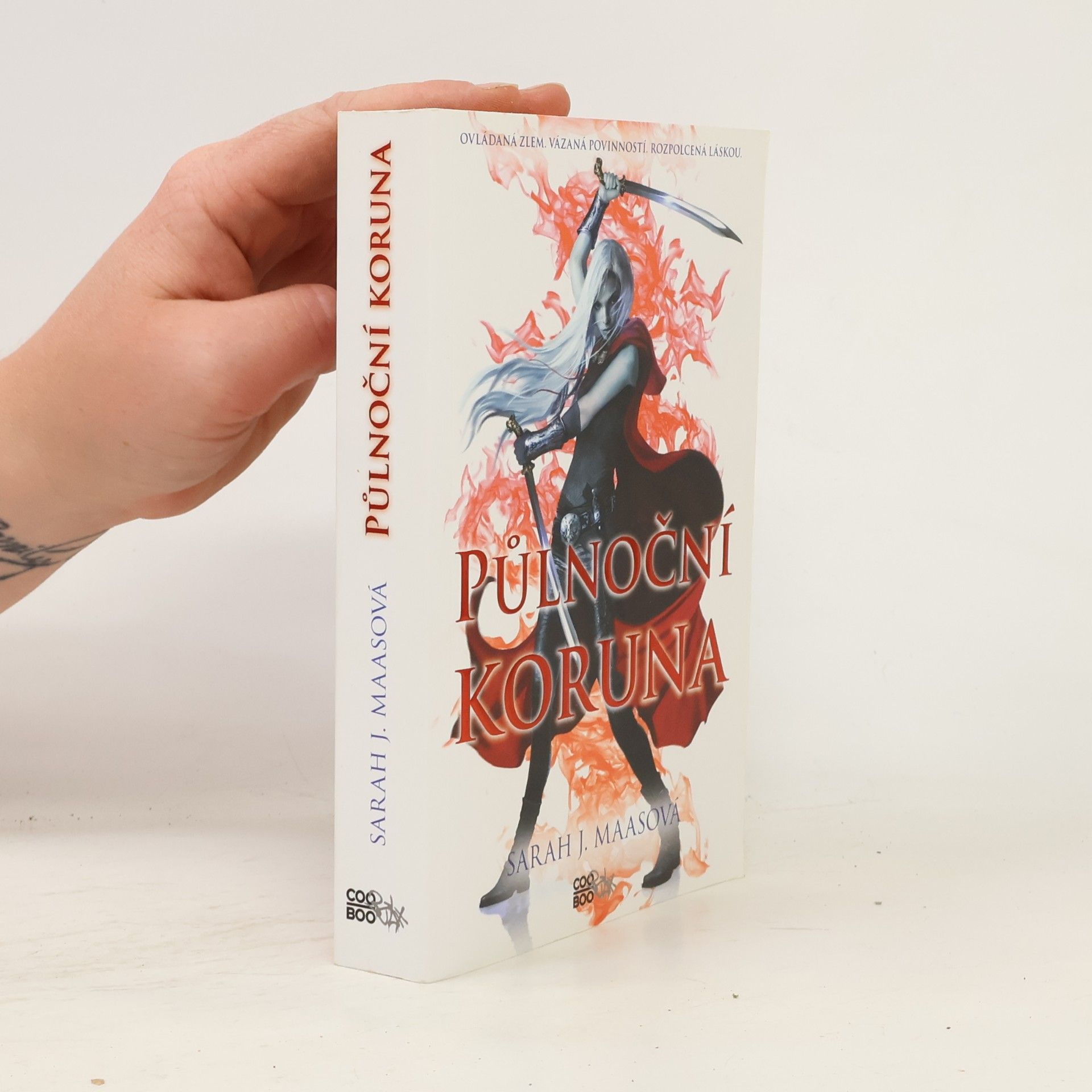 Sarah J. Maas Půlnoční koruna