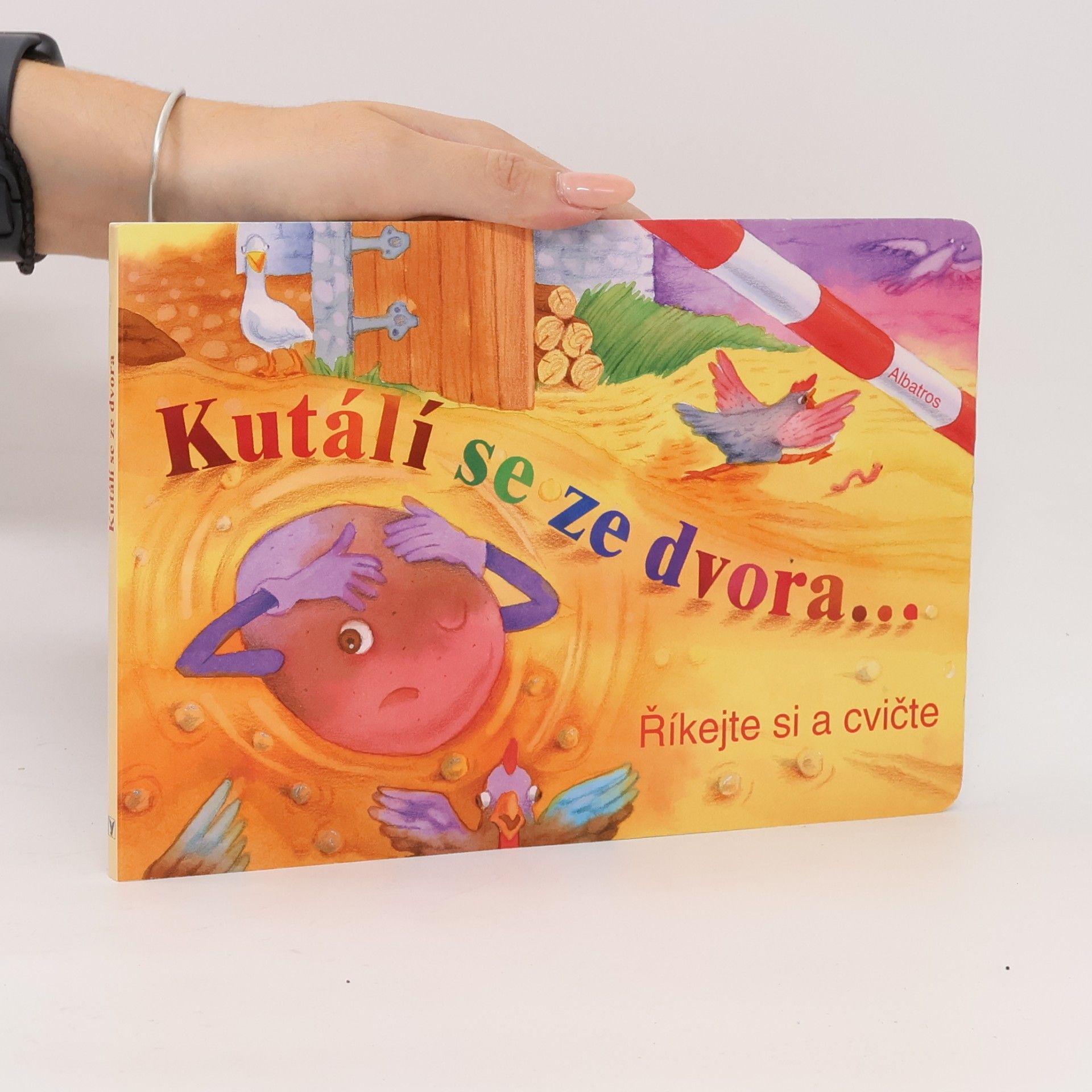 Darina Krygiel Kutálí se ze dvora