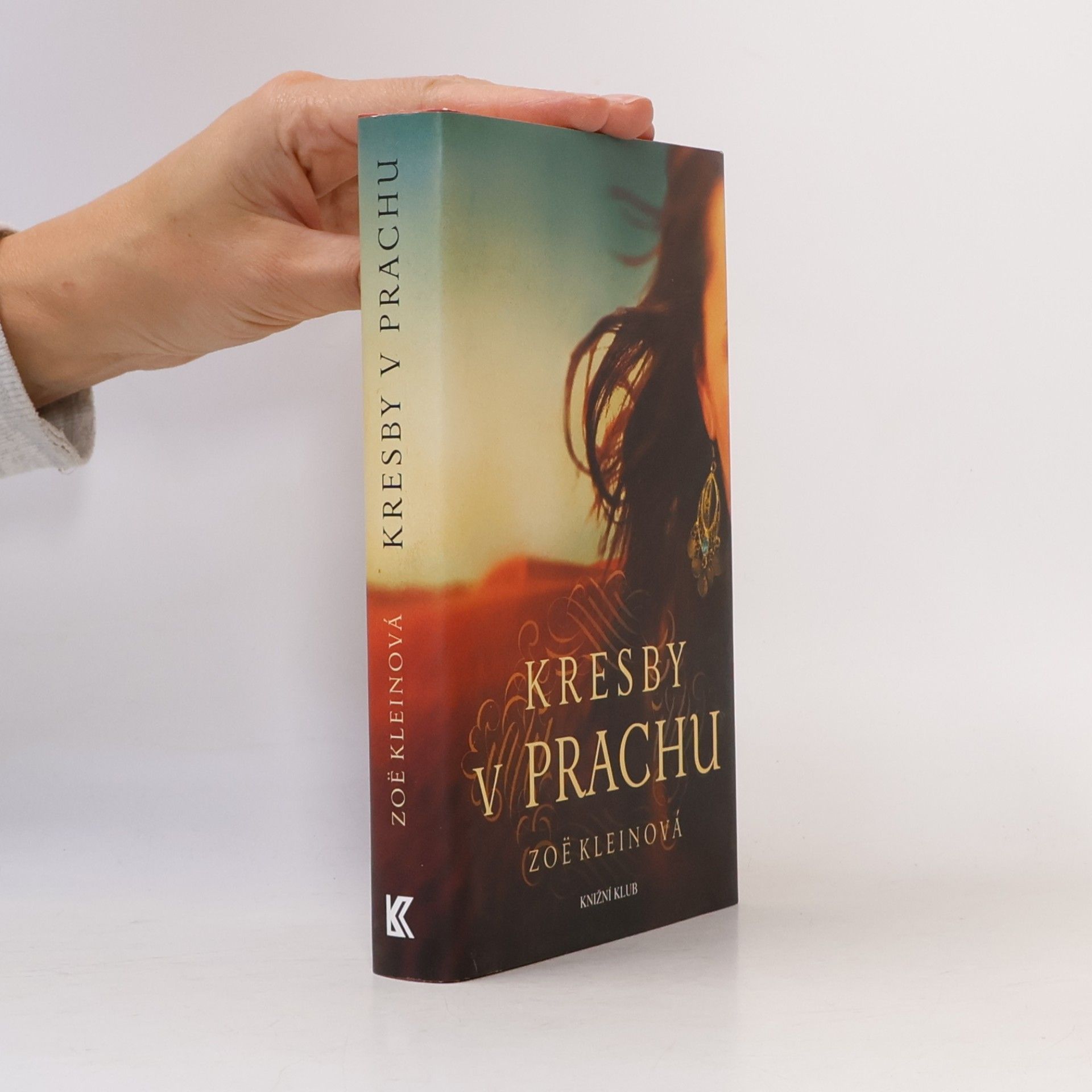 Zoë Klein Kresby v prachu