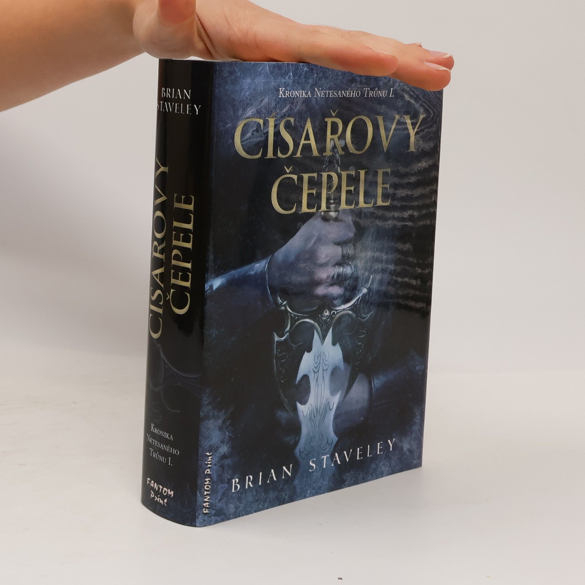 Brian Staveley Císařovy čepele. Kronika netesaného trůnu. Díl 1.