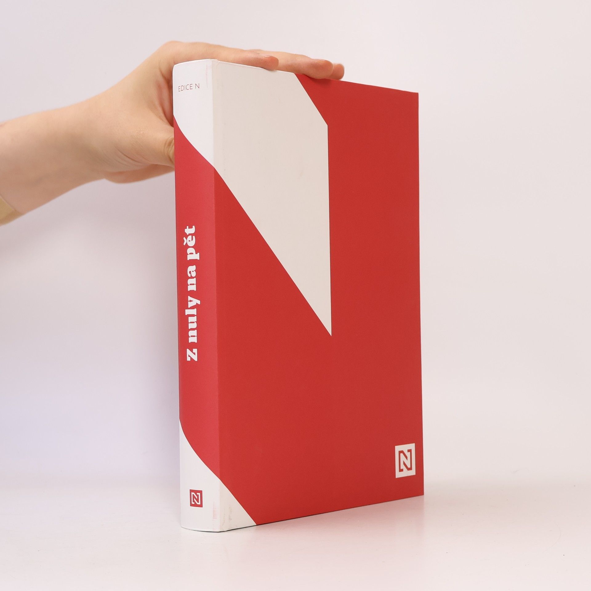 Various authors Z nuly na pět. Deník N 2018-2023