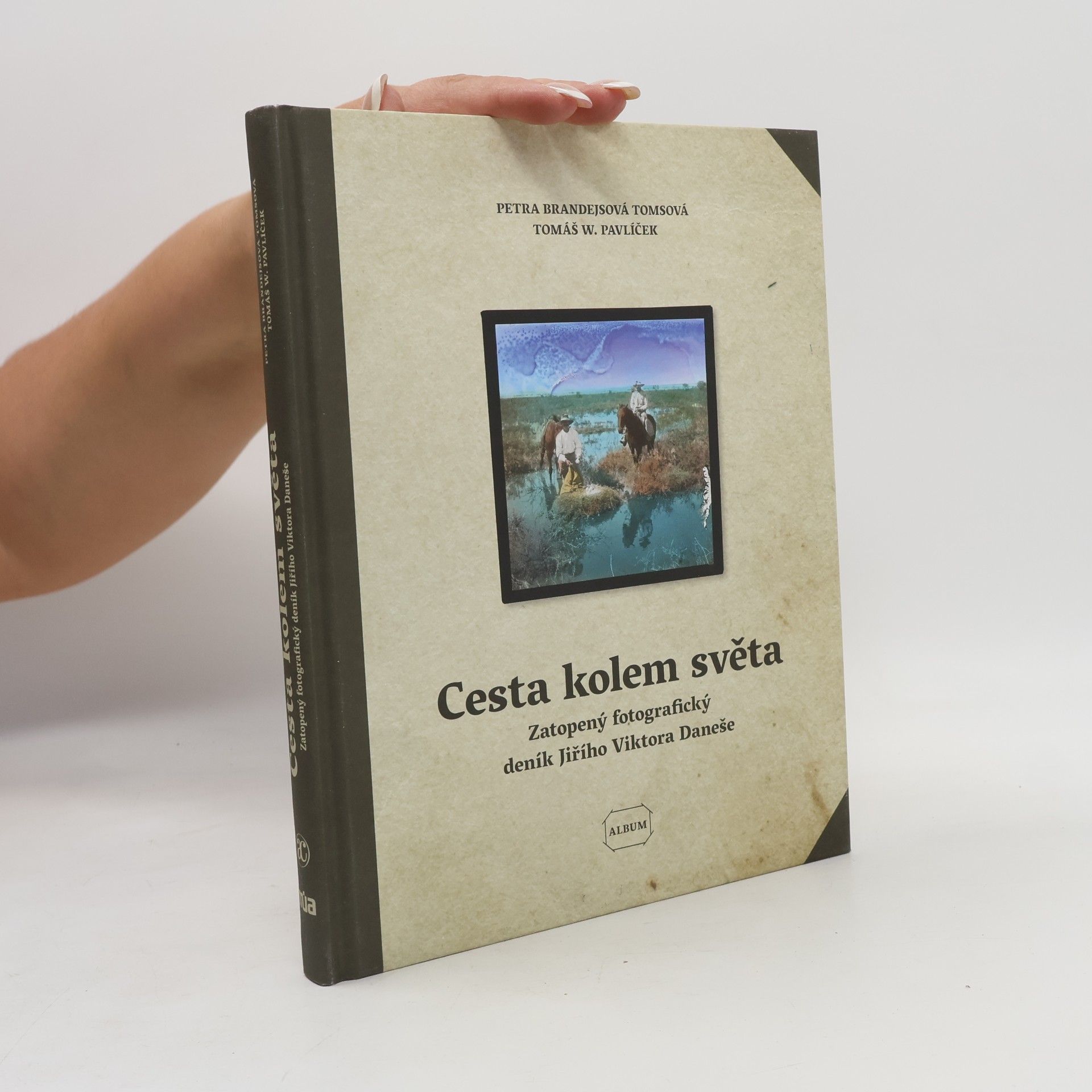 Cesta kolem světa: Zatopený fotografický deník Jiřího Viktora Daneše