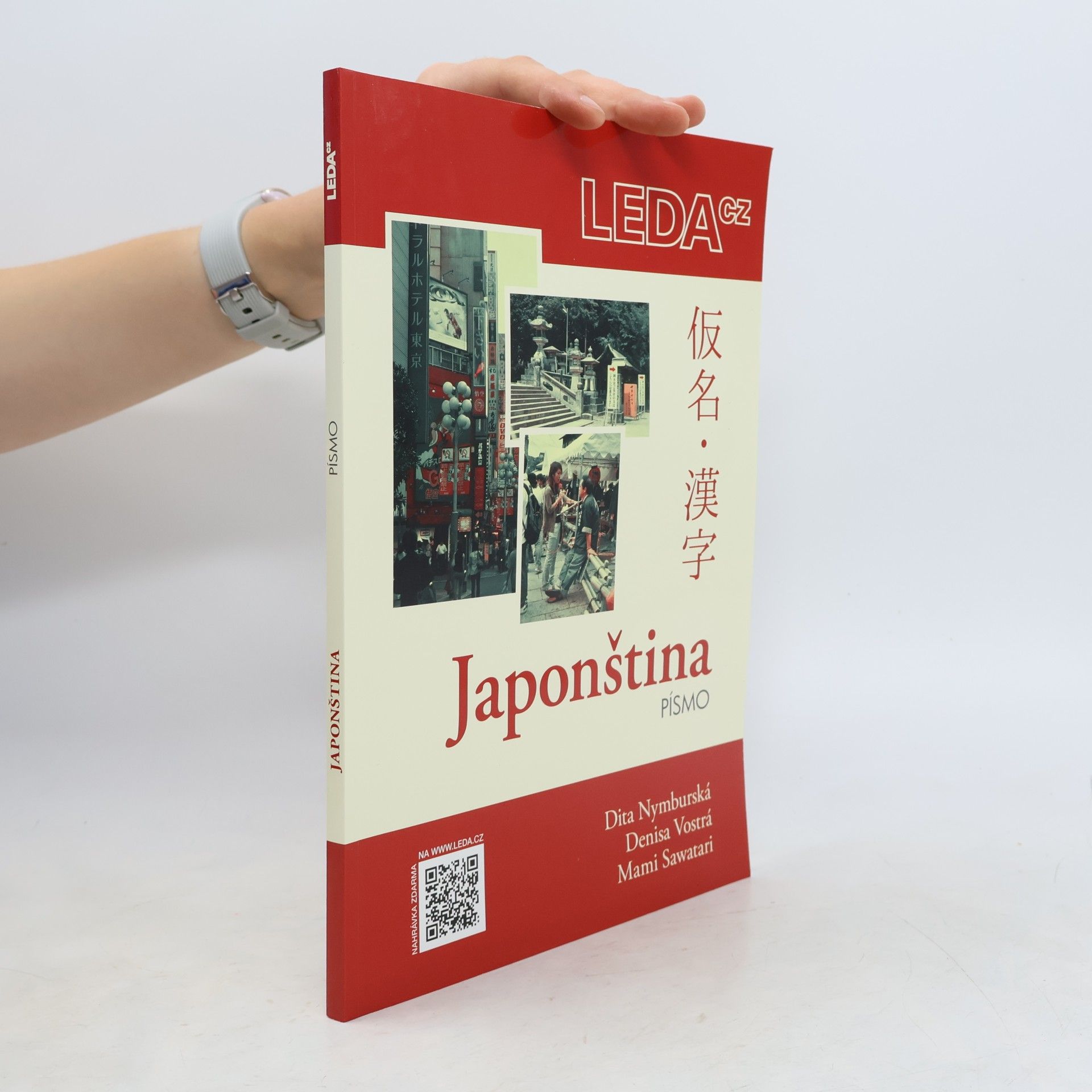 Mami Sawatari Japonština. Písmo