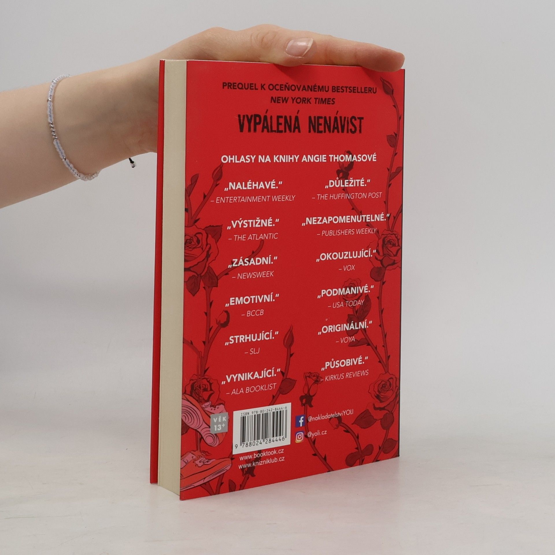 Angie Thomas Růže v betonu