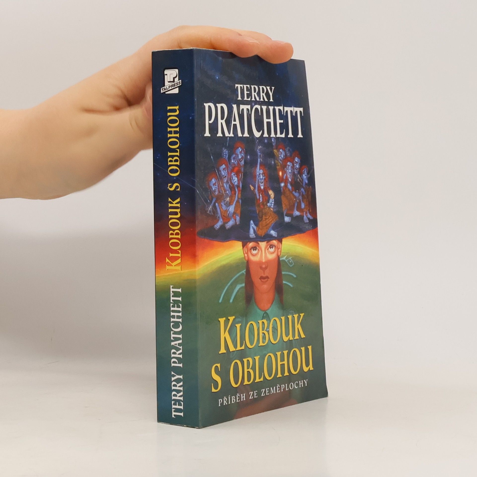 Terry Pratchett Klobouk s oblohou
